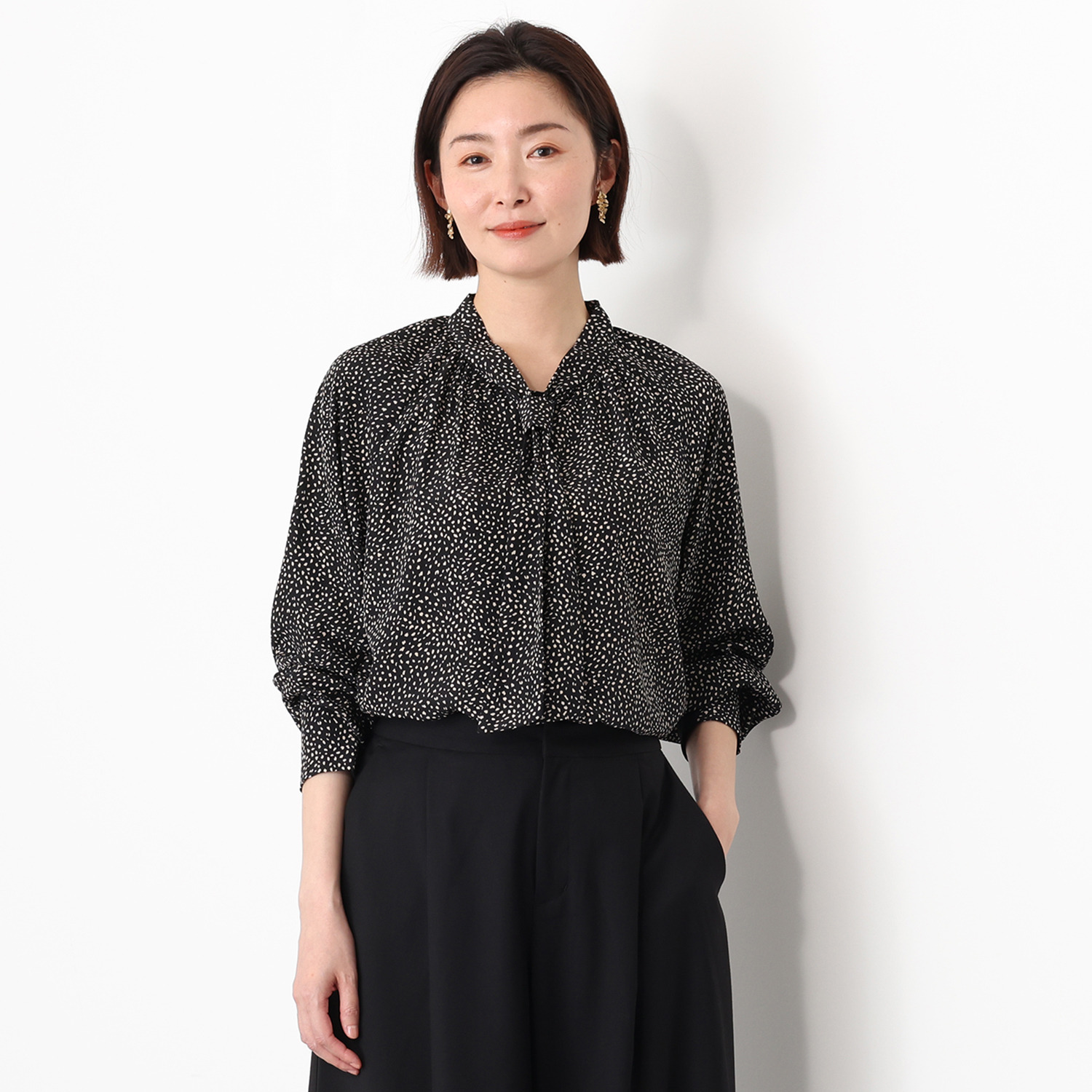 イシカワラボ★ヒトミ ソフトデシン ネクタイ風な ボウタイブラウス