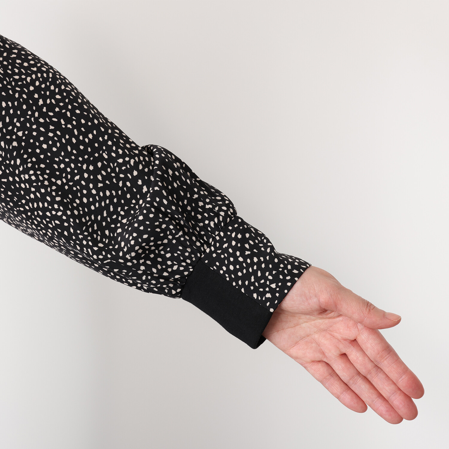 イシカワラボ★ヒトミ ソフトデシン ネクタイ風な ボウタイブラウス