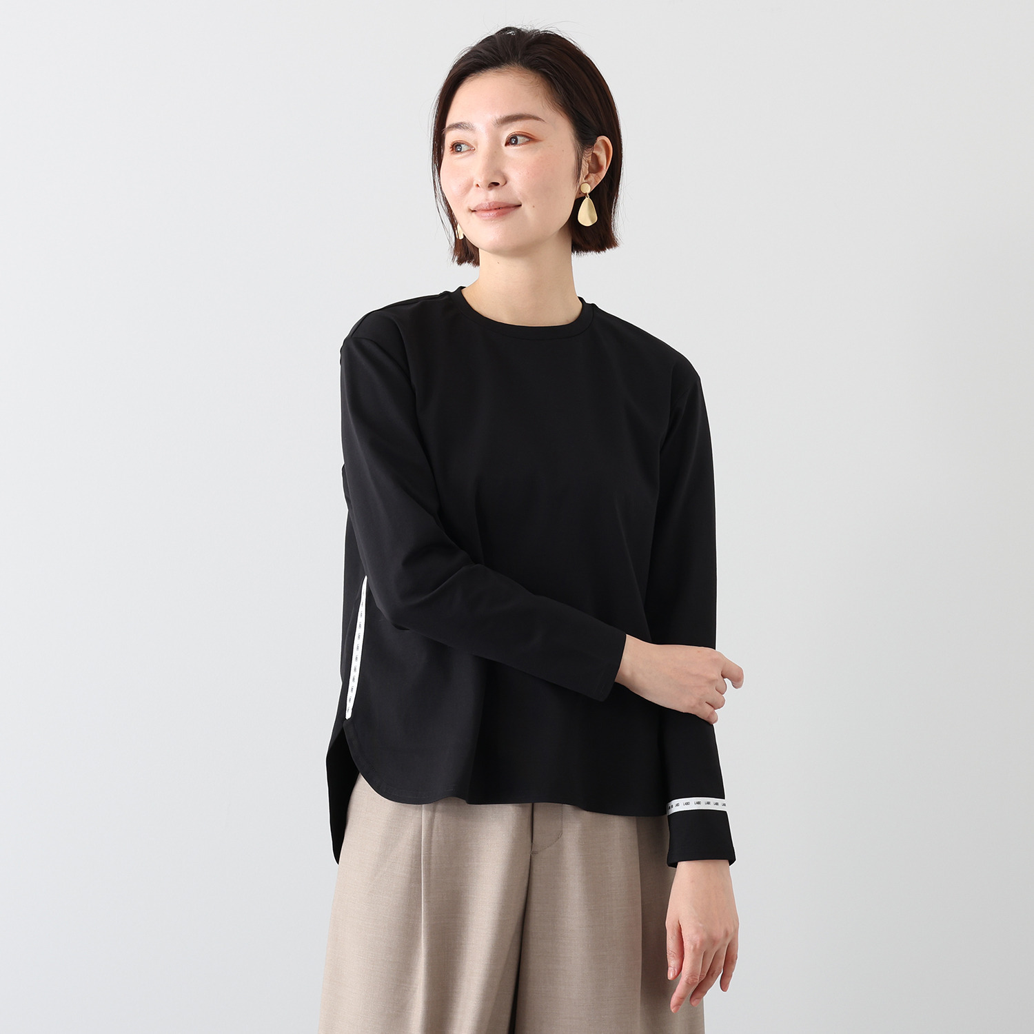 イシカワラボ★ヒトミ 薄地ポンチ ロゴテープアクセント プルオーバー