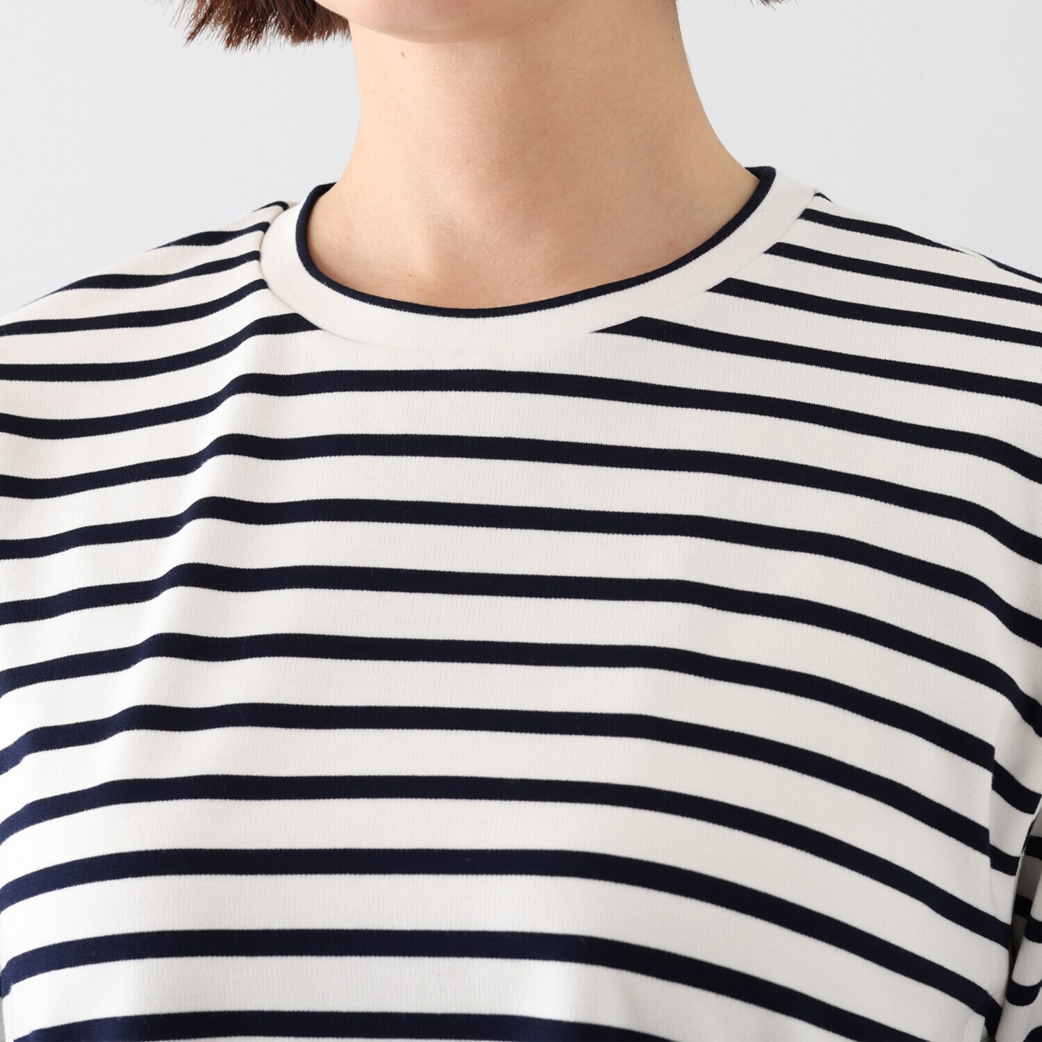 イシカワラボ★ヒトミ 薄地ポンチ ロゴテープアクセント プルオーバー