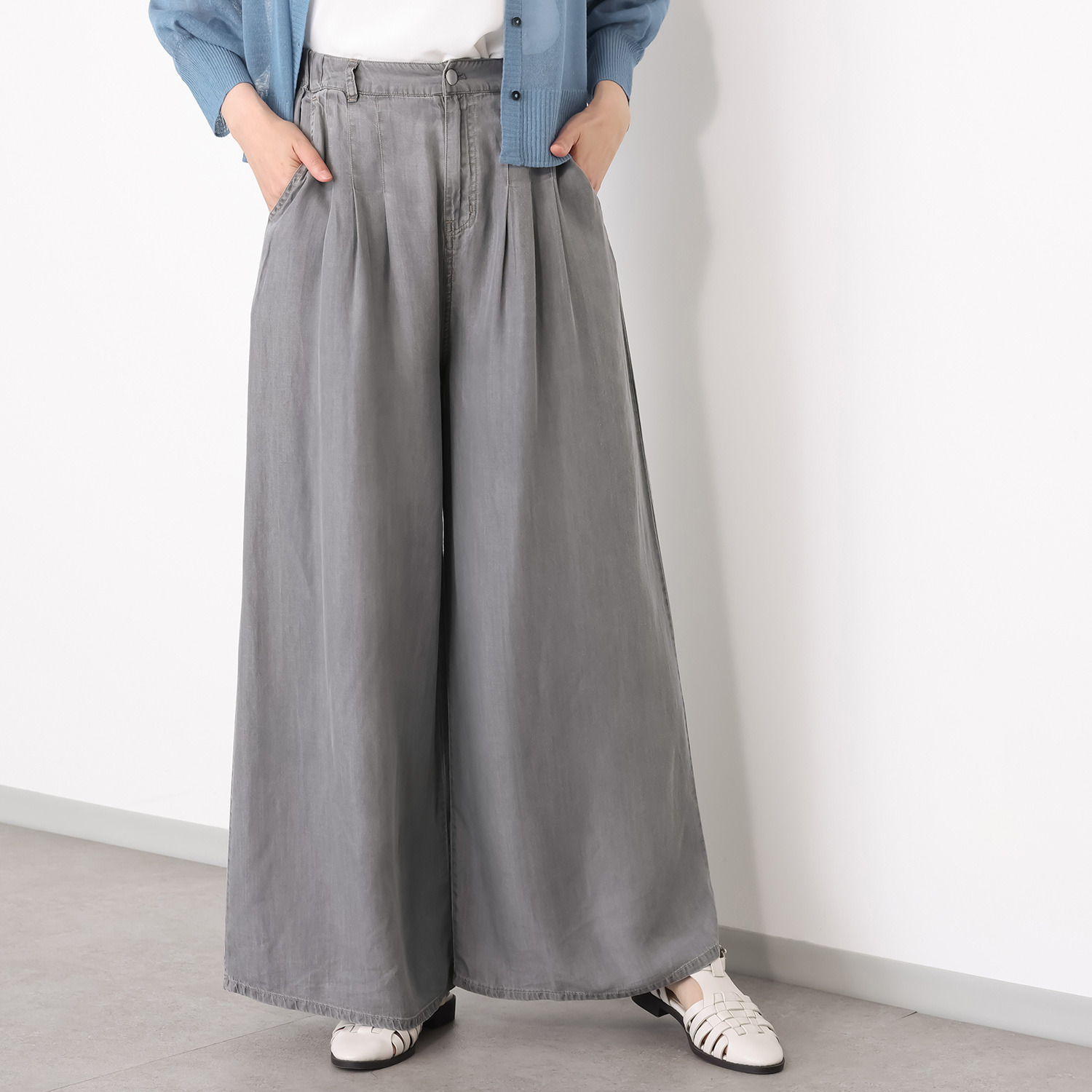 スタイル・ラヴィー 接触冷感 タック＆落ち感アクセント セルロースデニム フレアーパンツ