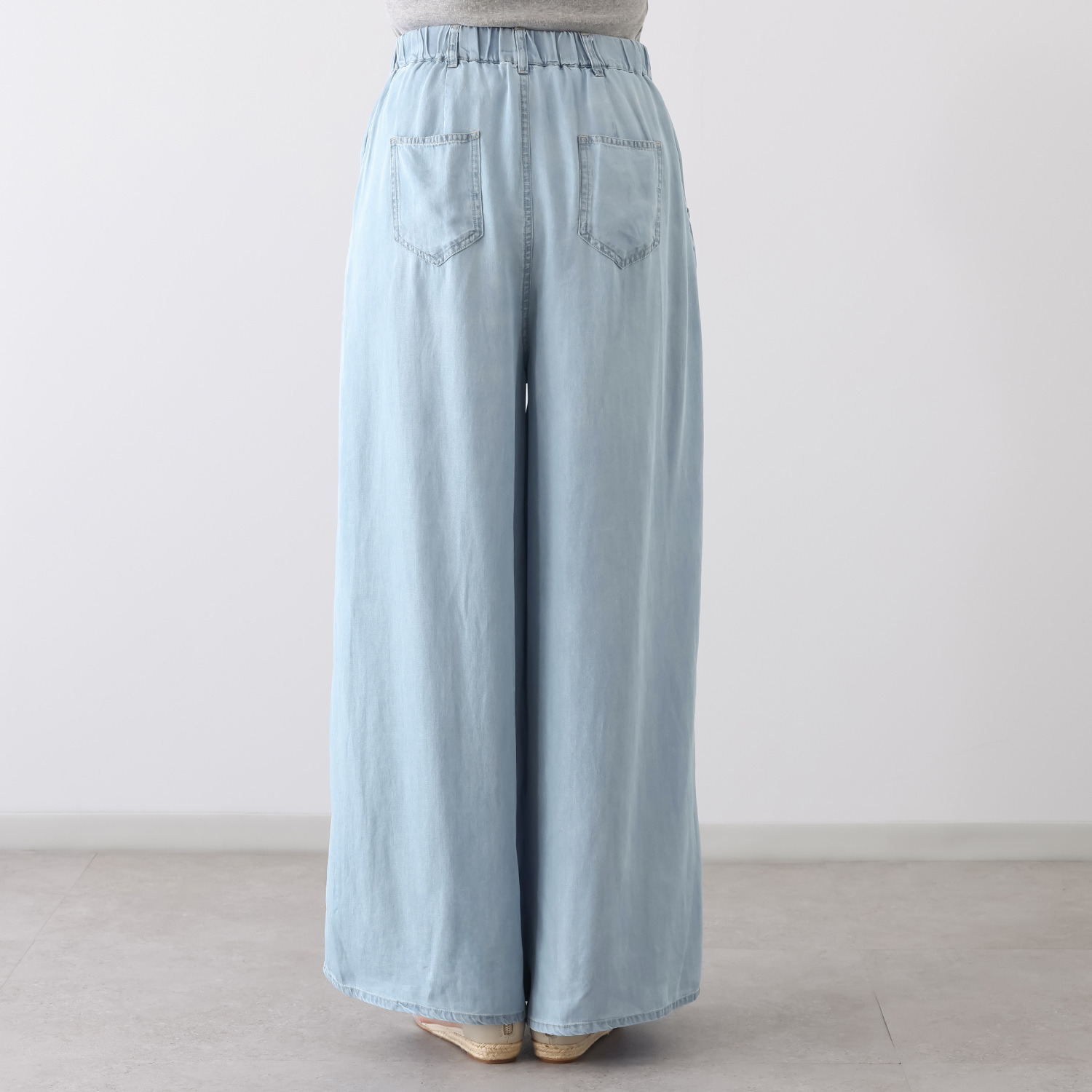 スタイル・ラヴィー 接触冷感 タック＆落ち感アクセント セルロースデニム フレアーパンツ