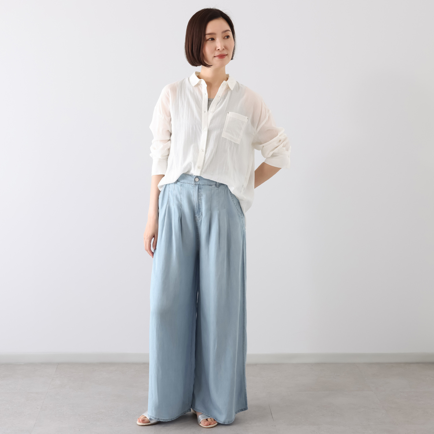 スタイル・ラヴィー 接触冷感 タック＆落ち感アクセント セルロースデニム フレアーパンツ