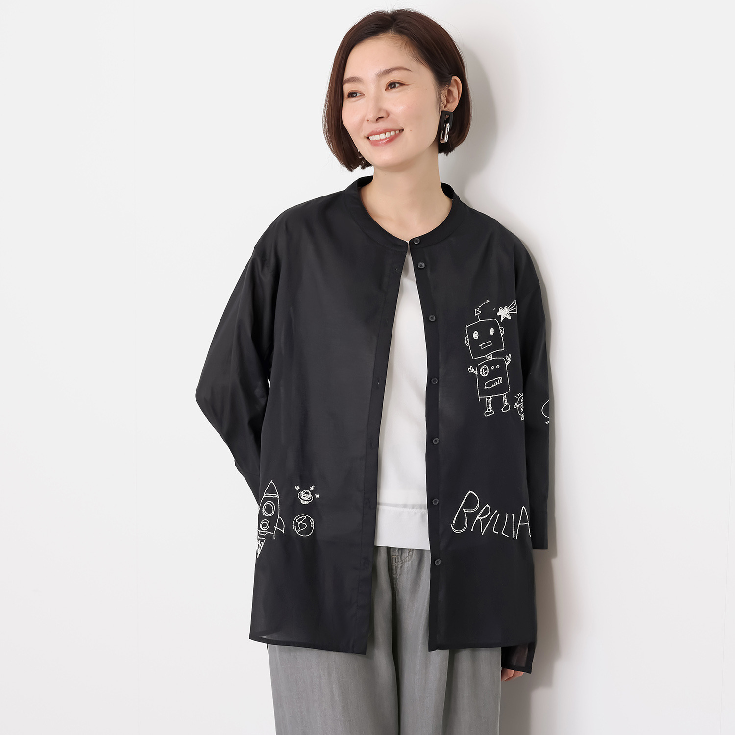 スタイル・ラヴィー ガーリー刺しゅう＆ バックアクセント 羽織りにも便利 バンドカラー コットンシャツ