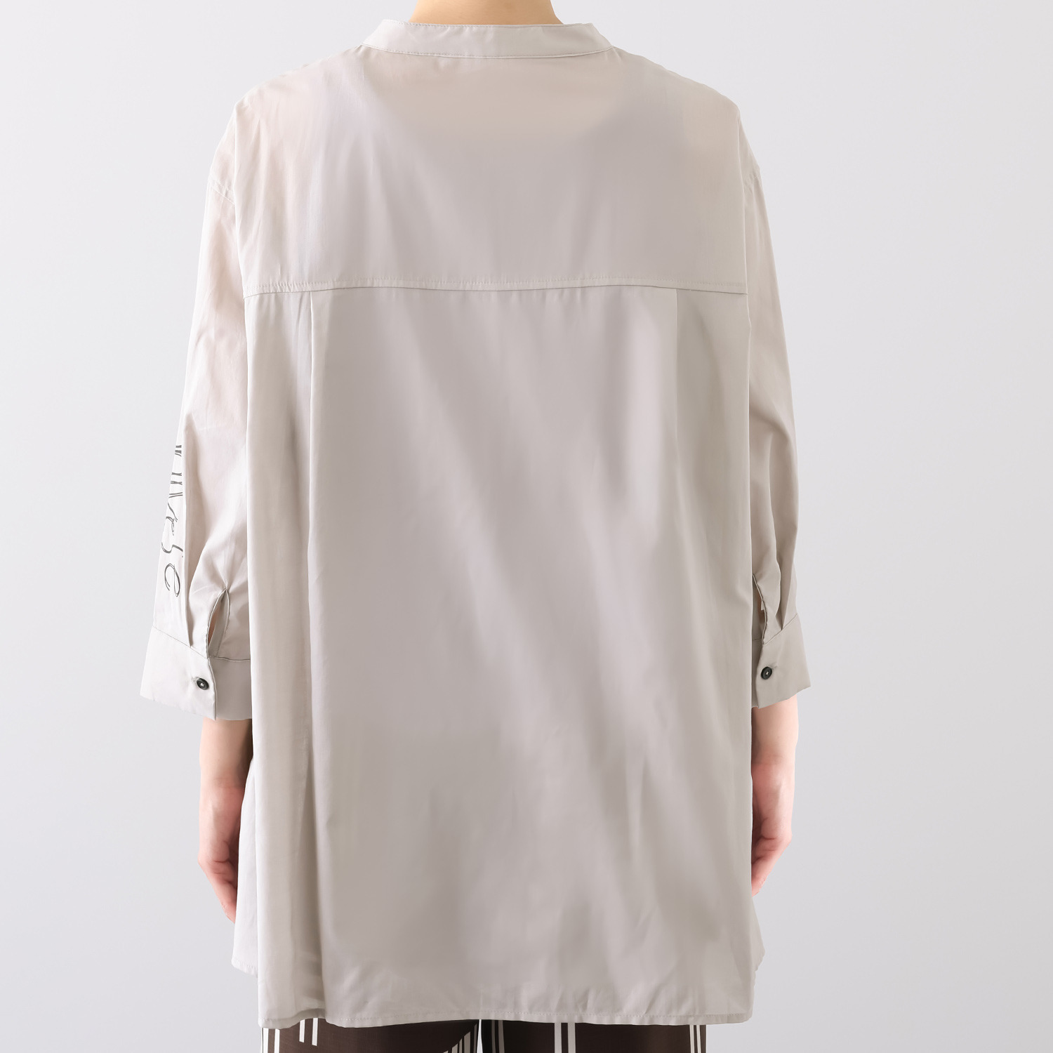 スタイル・ラヴィー ガーリー刺しゅう＆ バックアクセント 羽織りにも便利 バンドカラー コットンシャツ