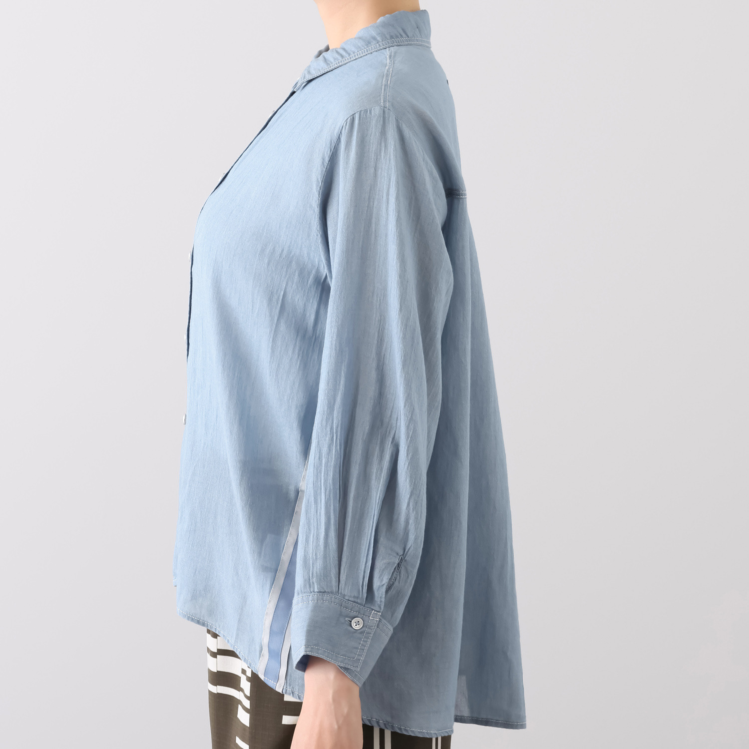 スタイル・ラヴィー ２．５オンスデニム 脇ライン＆ バックロゴアクセント ワンタッチブラウジング シャツ