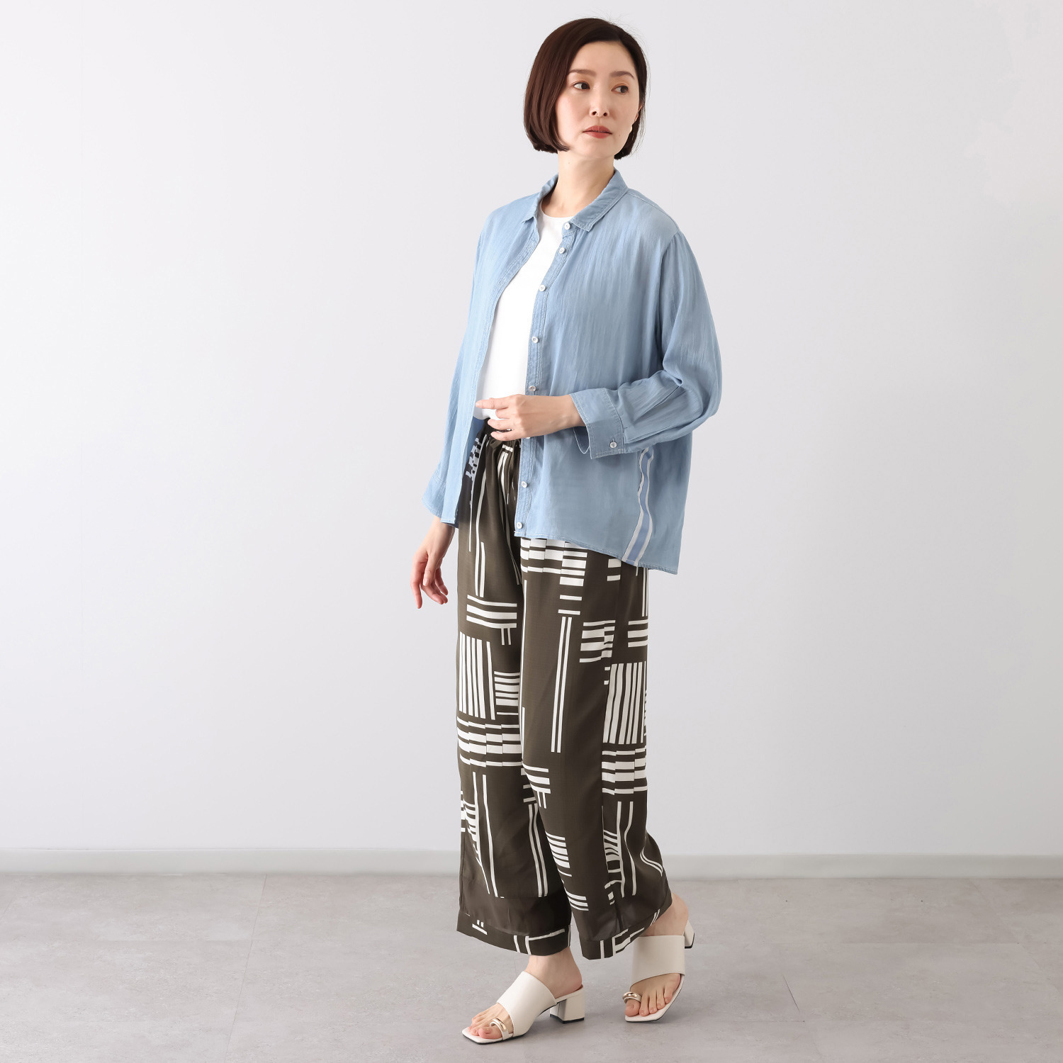 スタイル・ラヴィー ２．５オンスデニム 脇ライン＆ バックロゴアクセント ワンタッチブラウジング シャツ