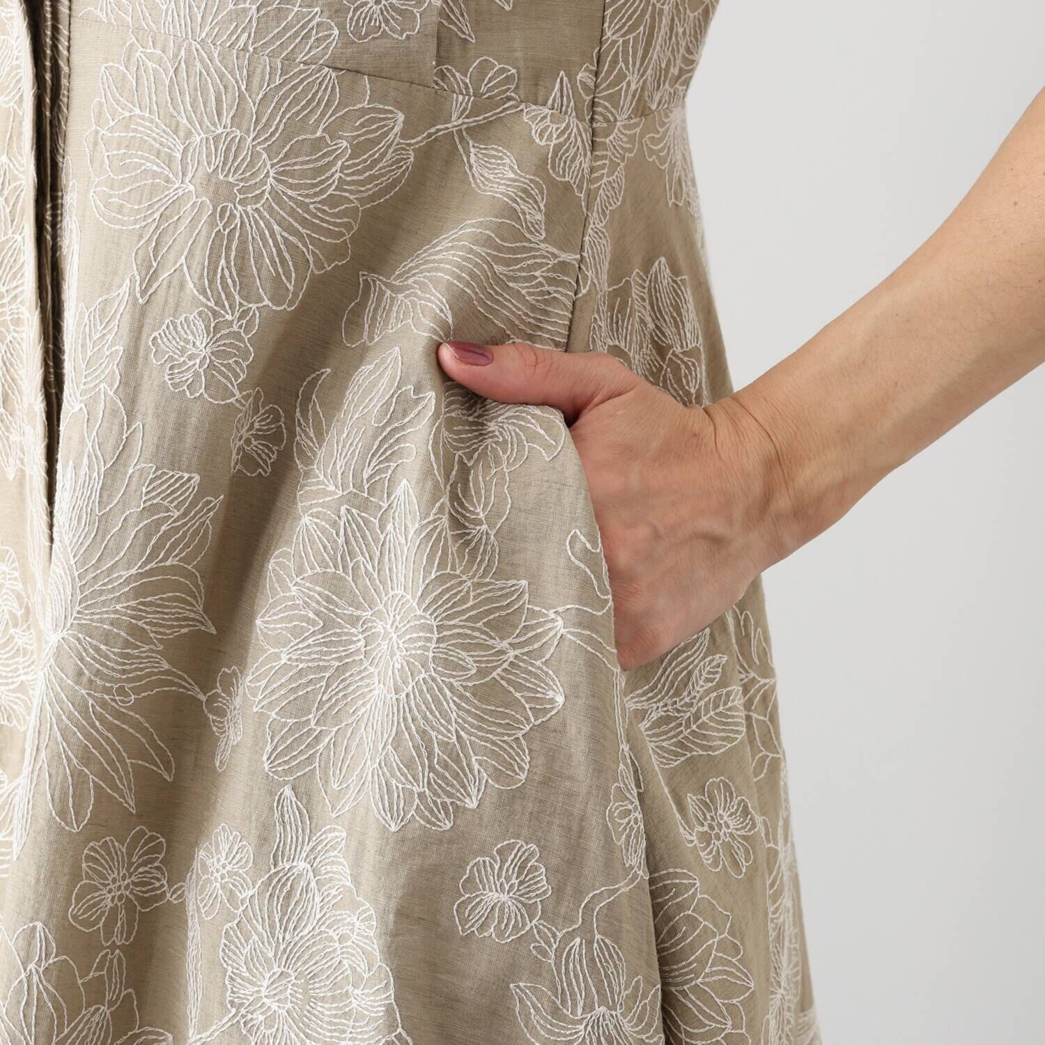 クリス・セリーン ボタニカルフラワー 刺しゅうドレス