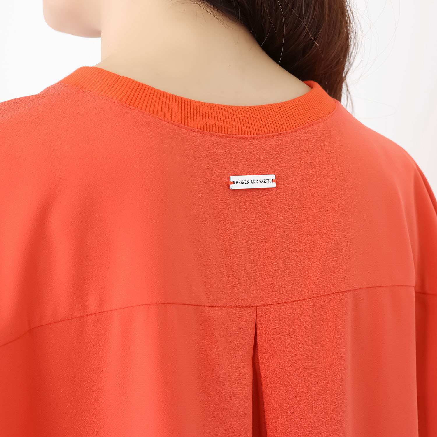 ヘブンアンドアース ＵＶカット・接触冷感 ラインストーン×刺しゅう メッセージＴブラウス