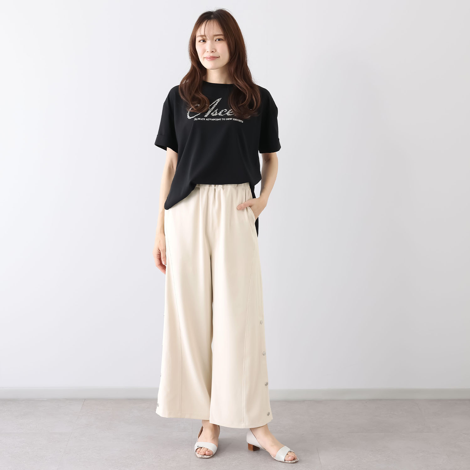 ヘブンアンドアース ＵＶカット・接触冷感 ラインストーン×刺しゅう メッセージＴブラウス