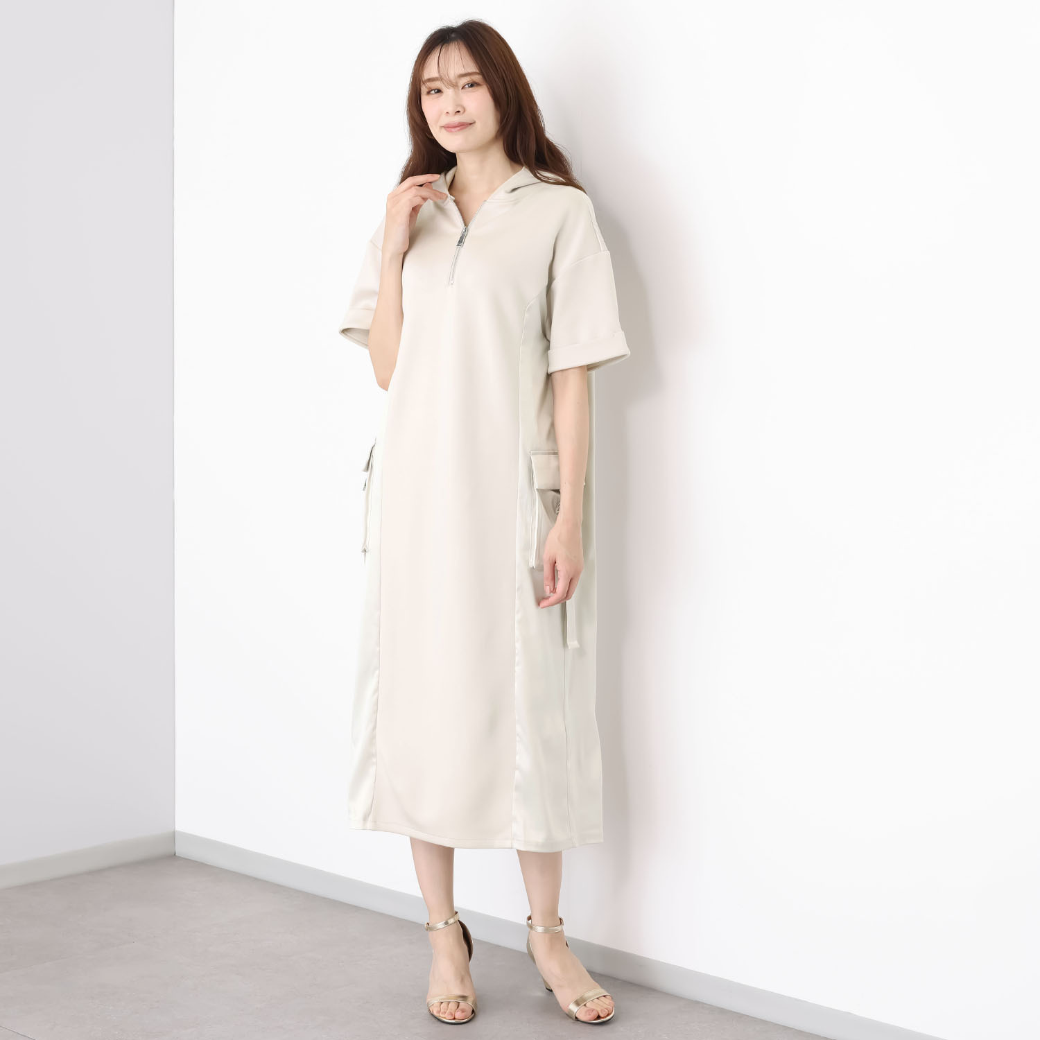 ヘブンアンドアース サテン切替 ハーフジップ フーディーワンピース