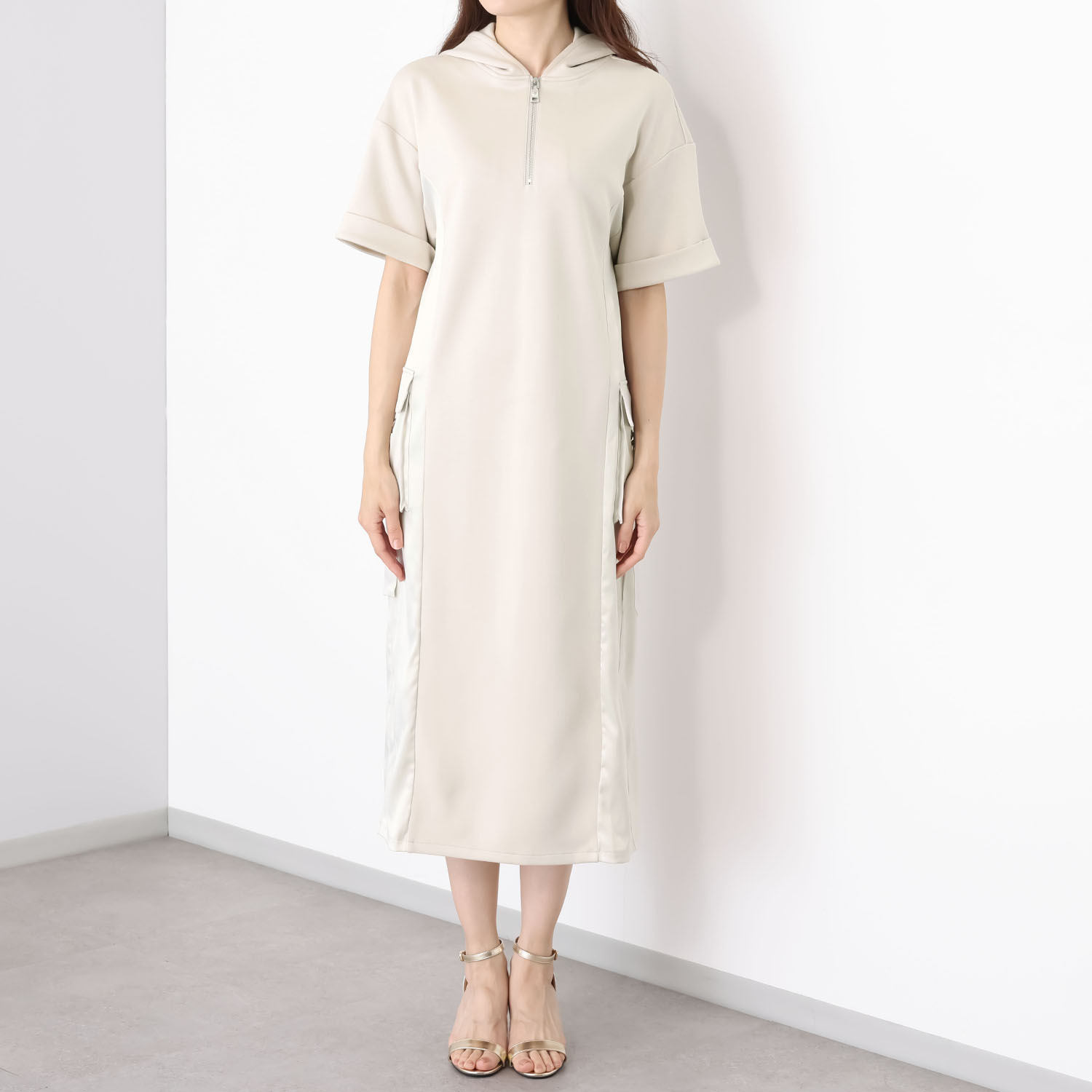 ヘブンアンドアース サテン切替 ハーフジップ フーディーワンピース