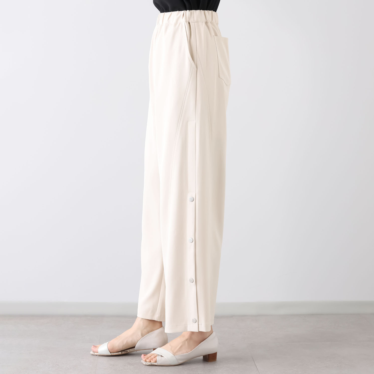 ヘブンアンドアース サイドボタン デザインワイドパンツ