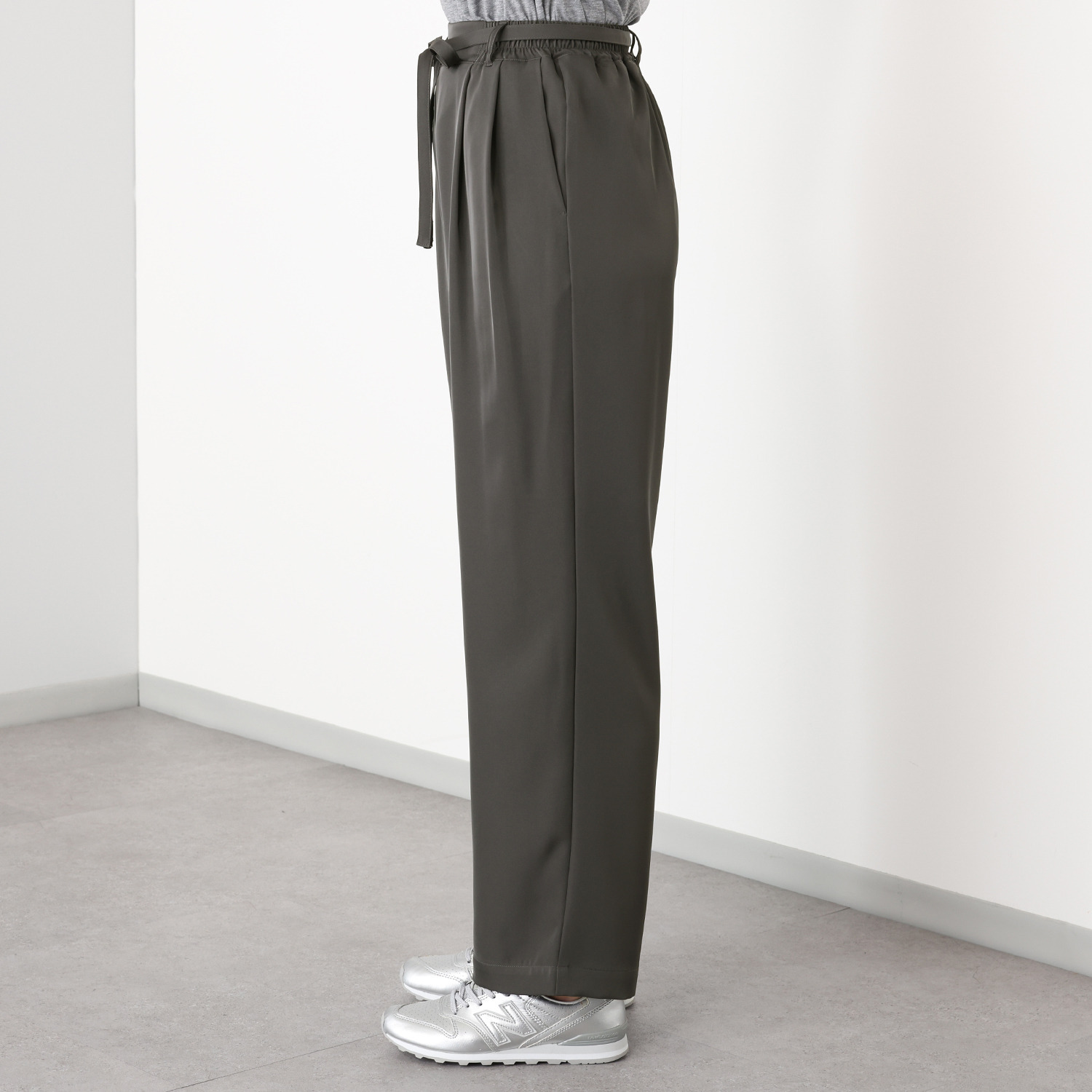 シルバーミントシュガー 共布ひも付 フィブリル合繊 ２タックパンツ