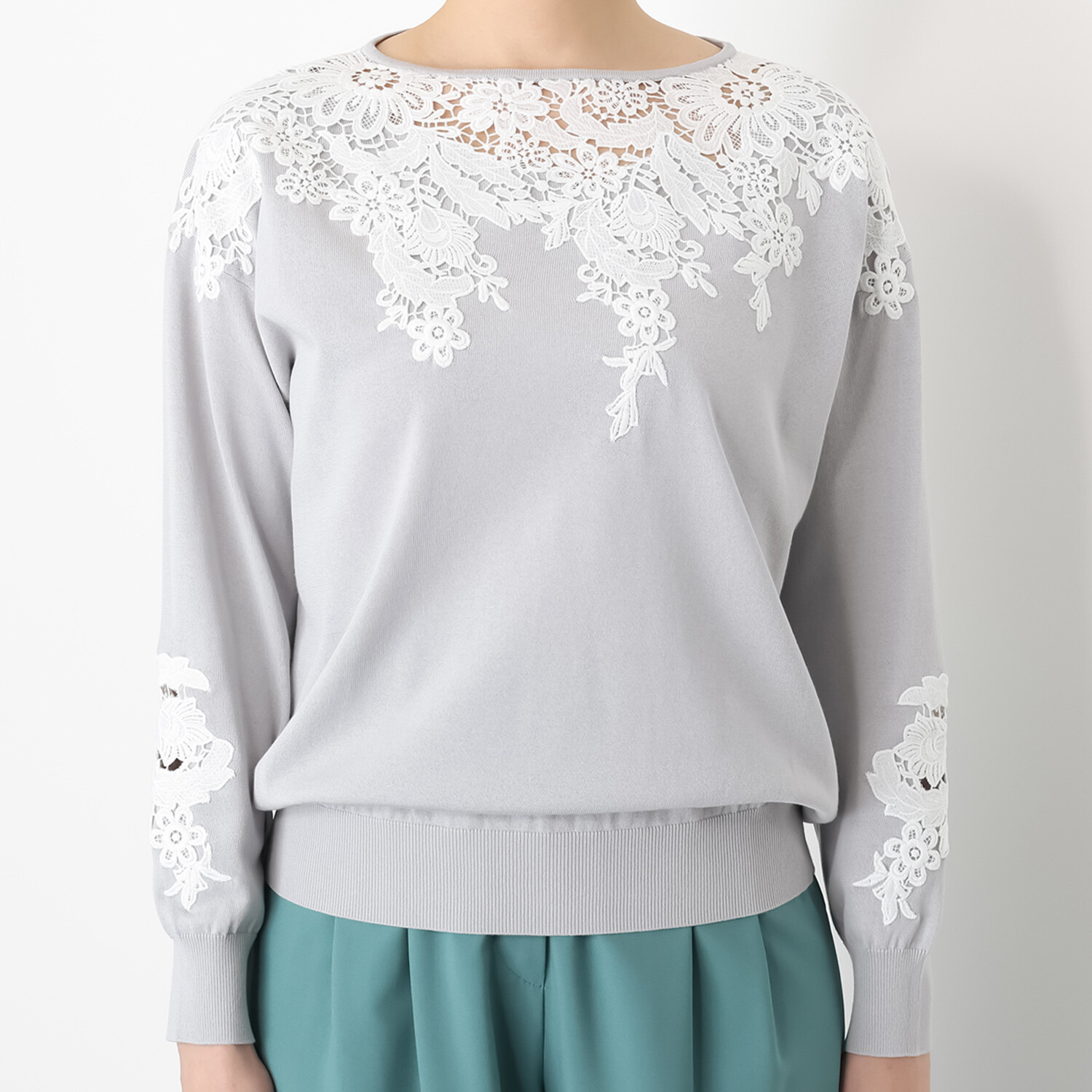 アズイズ　ビーマイセルフ バイ　ネイチャーズ レース＆カットワーク使い プルオーバー