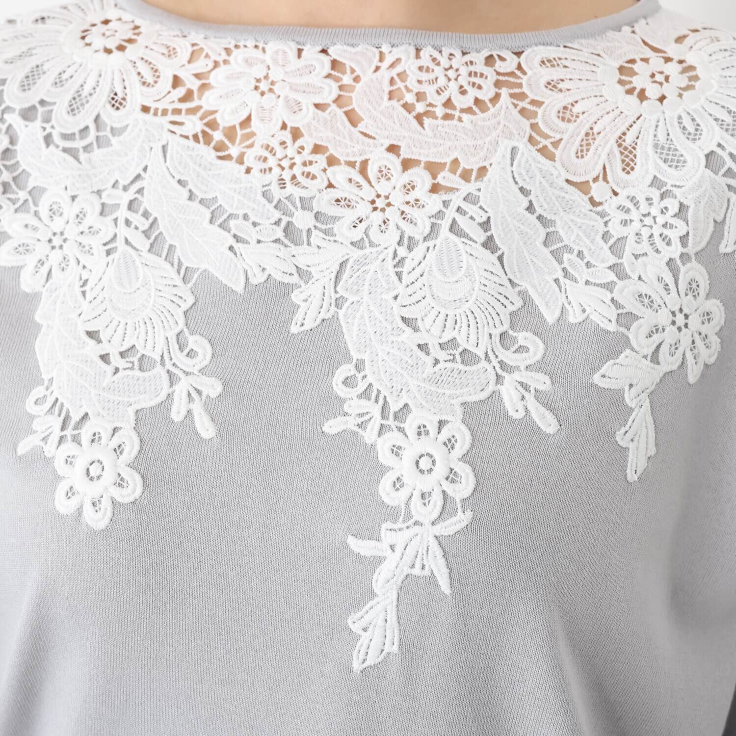 アズイズ　ビーマイセルフ バイ　ネイチャーズ レース＆カットワーク使い プルオーバー