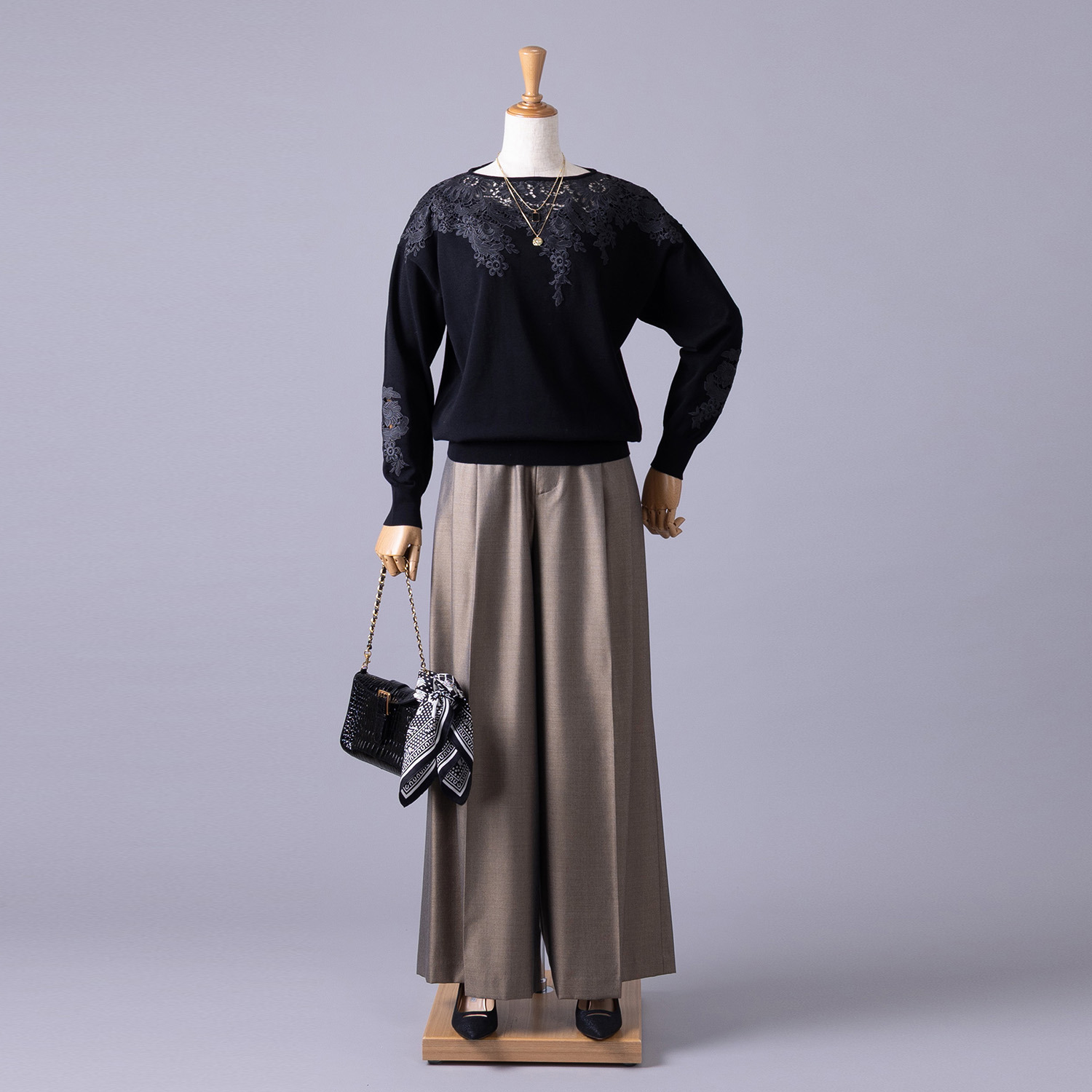 アズイズ　ビーマイセルフ バイ　ネイチャーズ レース＆カットワーク使い プルオーバー