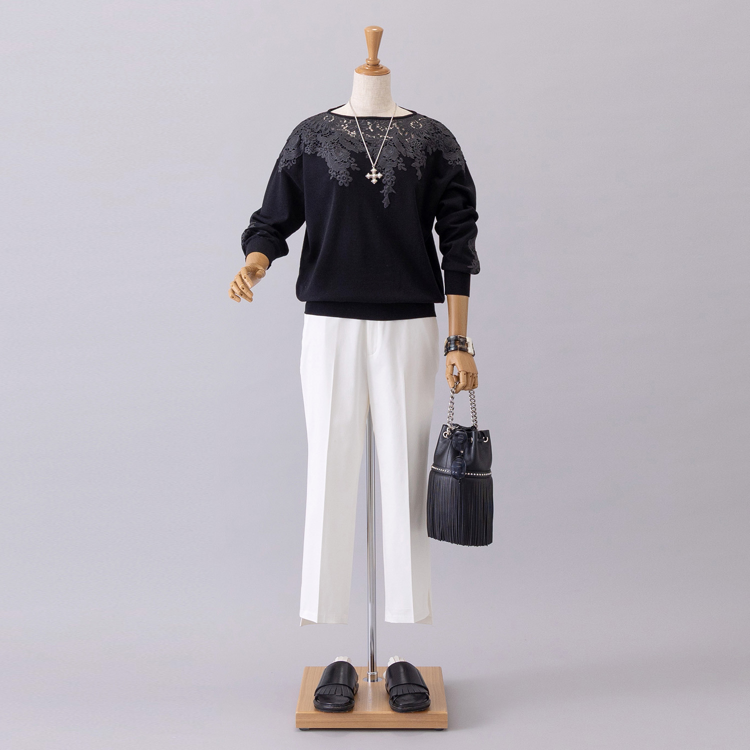 アズイズ　ビーマイセルフ バイ　ネイチャーズ レース＆カットワーク使い プルオーバー