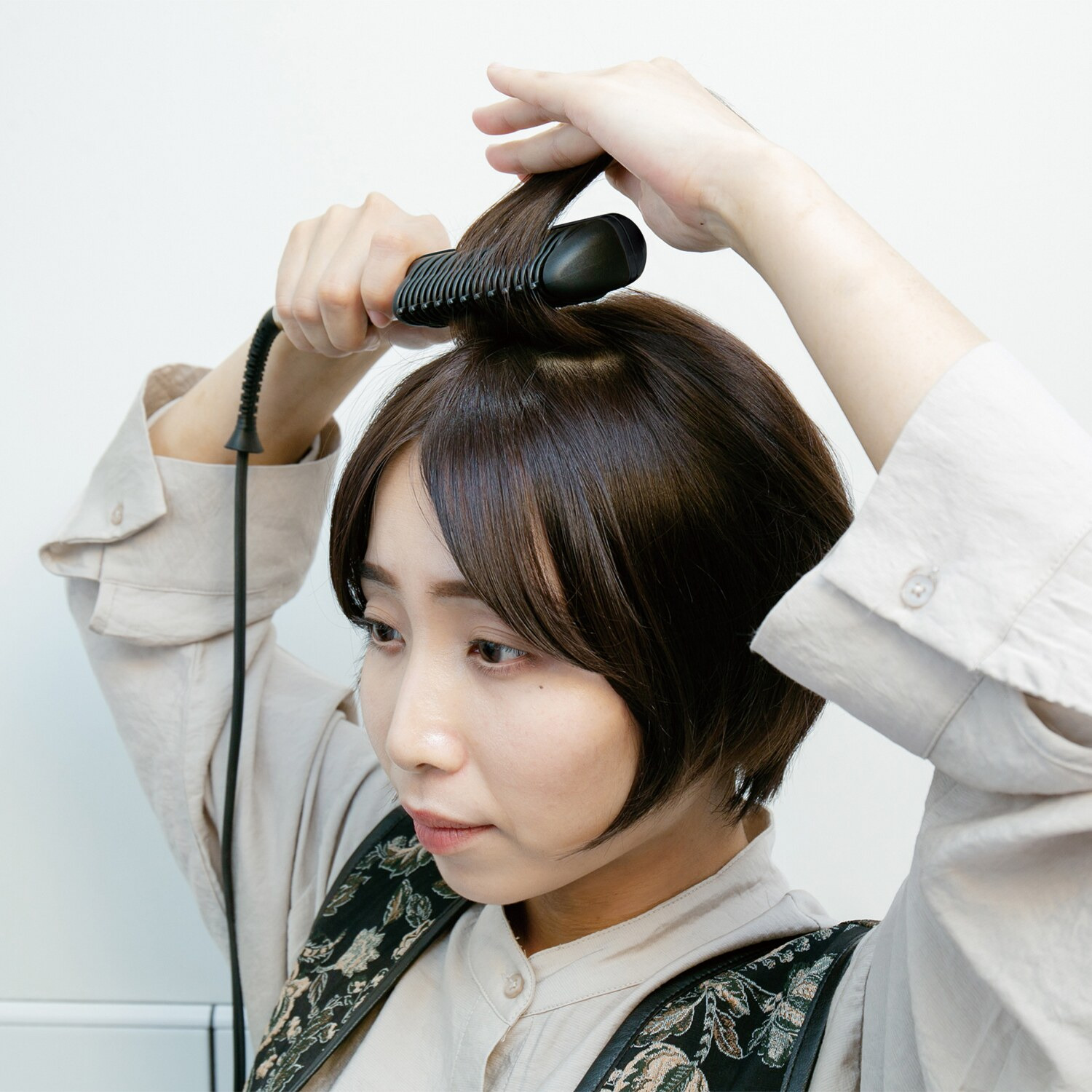 クレイツ 髪を梳かす感覚で使えて 素早くキマル！ ボリュームメイク コームアイロン ＣＩＫ−Ｇ１２Ｐ