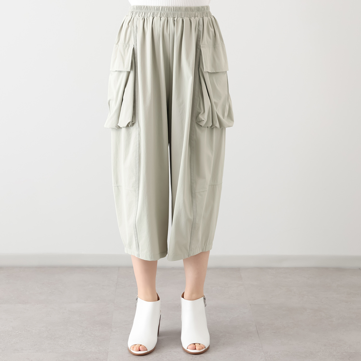 ベルポニー ストレッチ布帛素材 ギャザータック デザインカーゴパンツ