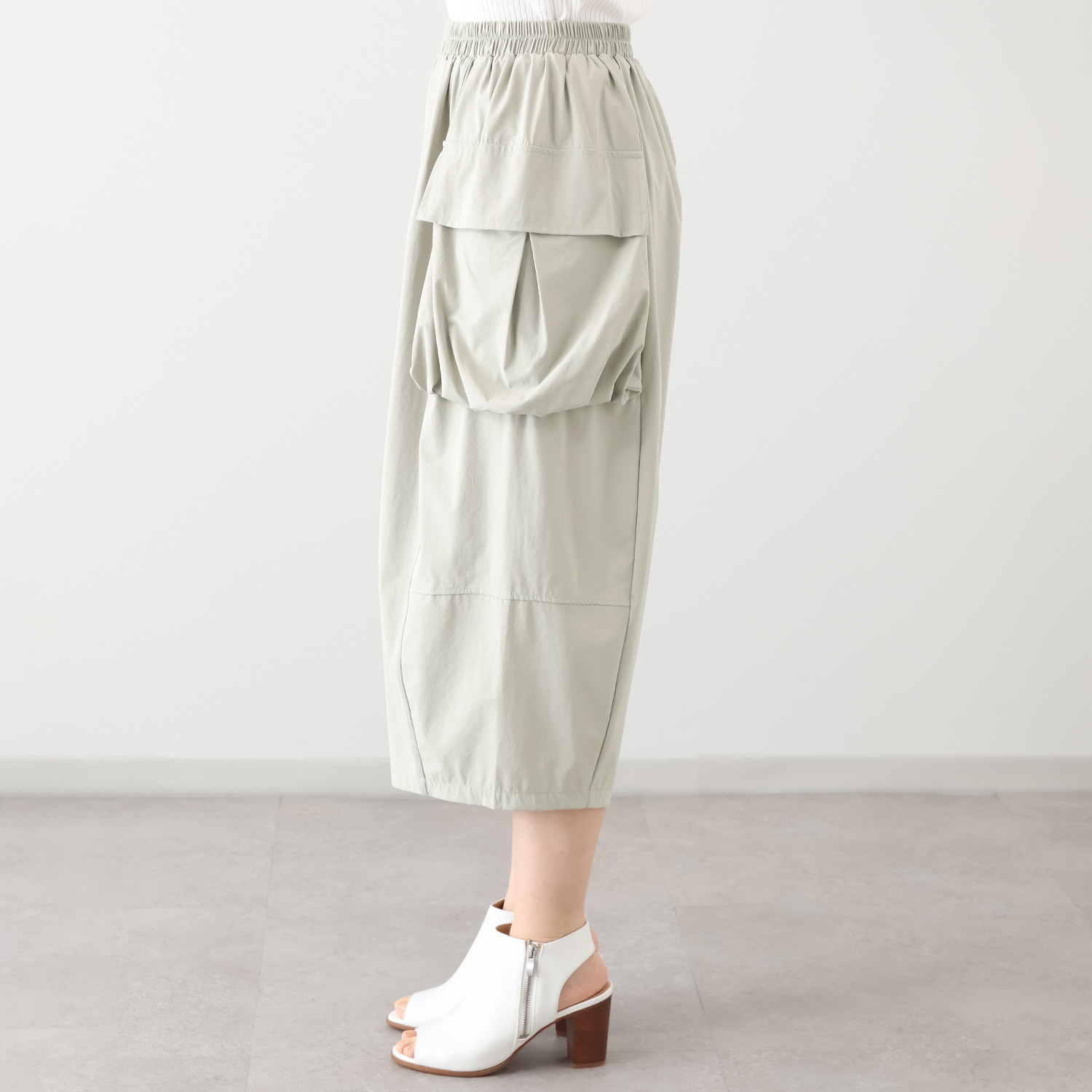 ベルポニー ストレッチ布帛素材 ギャザータック デザインカーゴパンツ