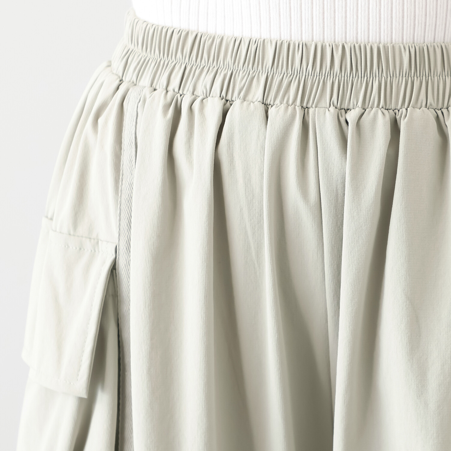 ベルポニー ストレッチ布帛素材 ギャザータック デザインカーゴパンツ