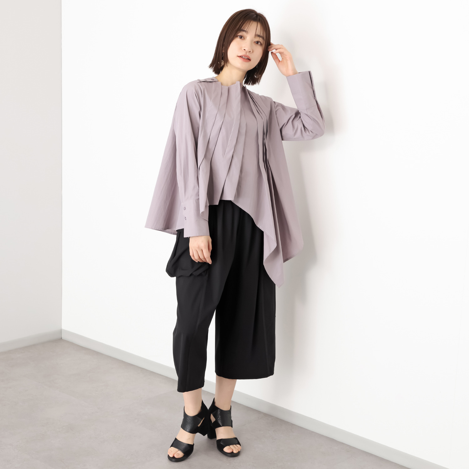 ベルポニー ストレッチ布帛素材 ギャザータック デザインカーゴパンツ