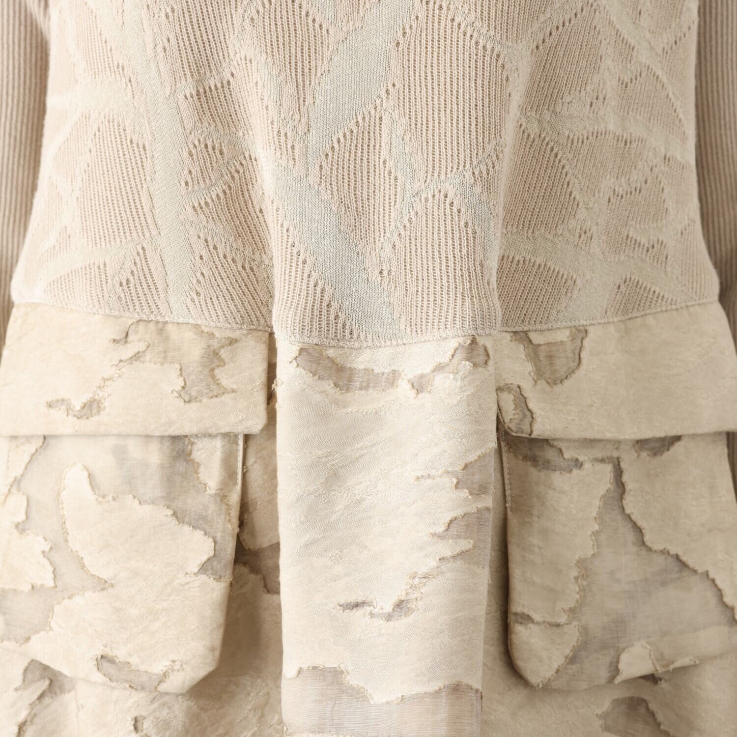 ヨシヨシ バイ　ピージェイ 異素材切替 ラウンドネック Ａラインシルエット デザインプルオーバー