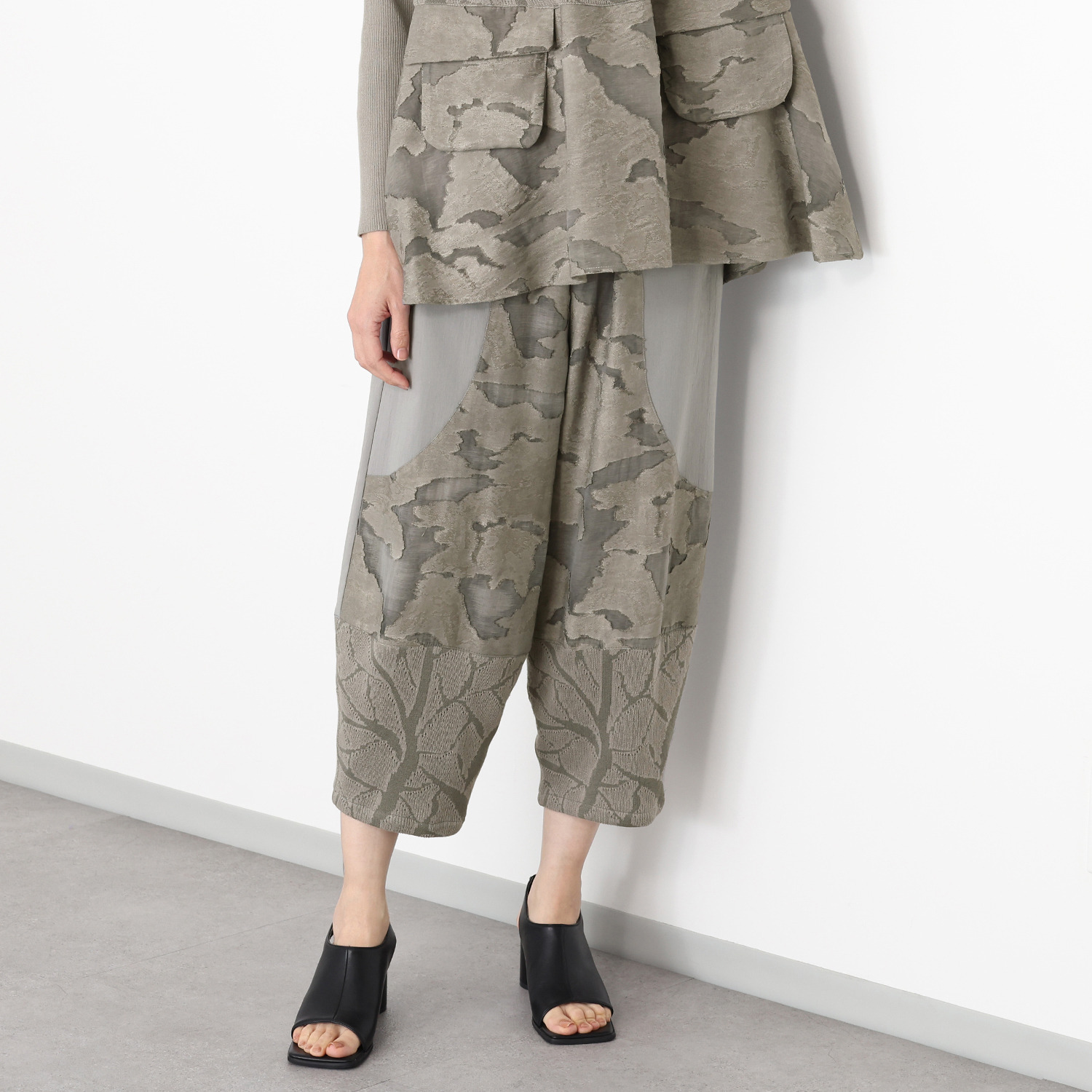 ヨシヨシ バイ　ピージェイ 異素材切替 ワイドテーパード デザインパンツ