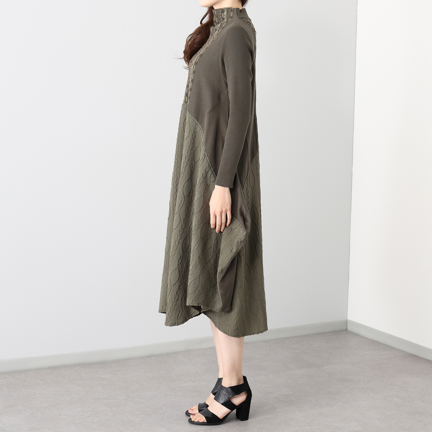 ヨシヨシ バイ　ピージェイ 異素材使い 上下切替 デザインワンピース