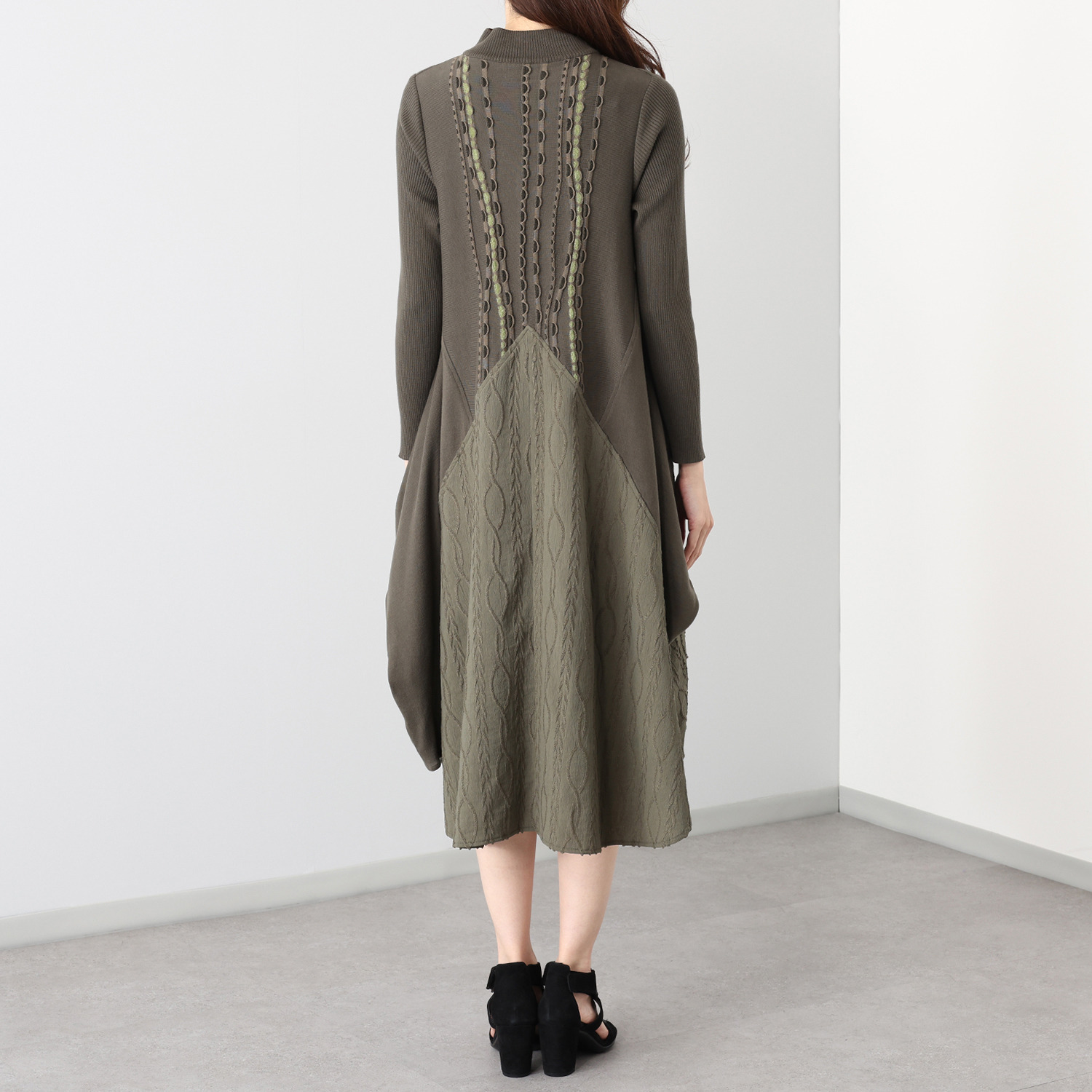 ヨシヨシ バイ　ピージェイ 異素材使い 上下切替 デザインワンピース