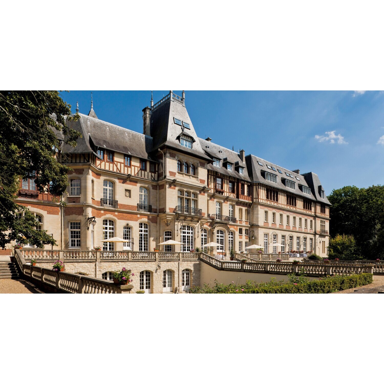 大人時間を愉しむ 癒しの南仏ニース＆ 花の都パリをめぐる フランス８日間 “関西国際空港発着 　２名１室”