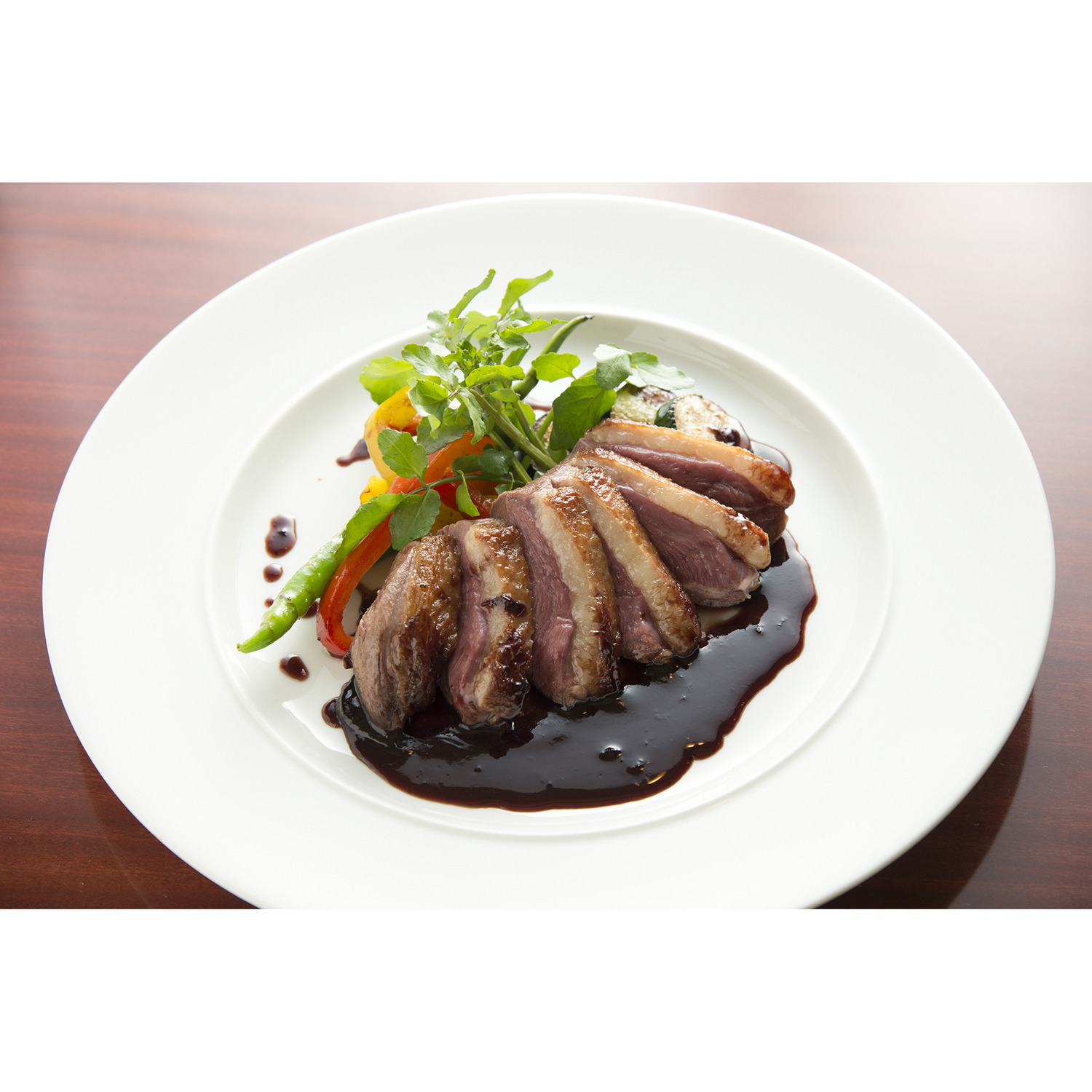 大人時間を愉しむ 癒しの南仏ニース＆ 花の都パリをめぐる フランス８日間 “関西国際空港発着 　２名１室”