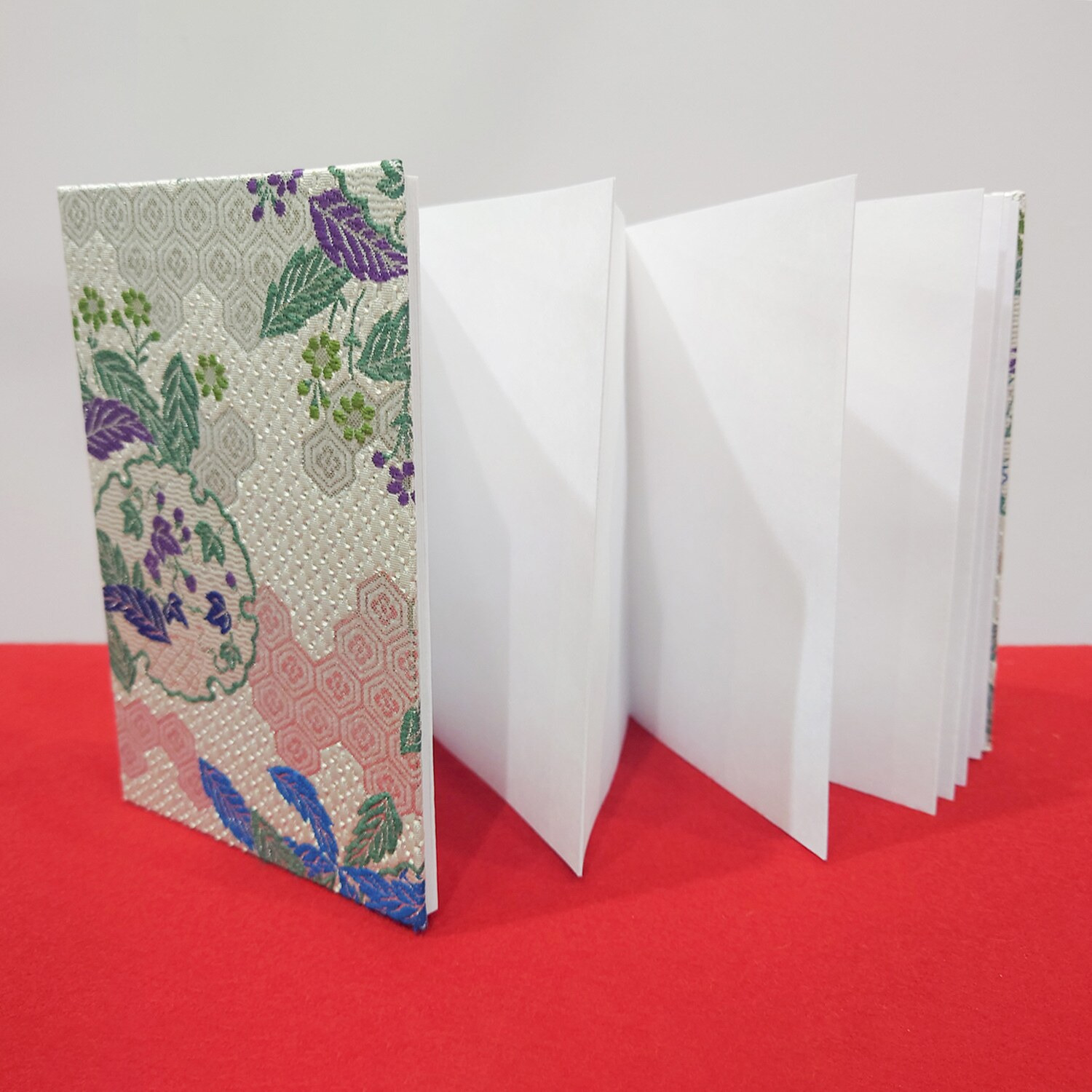 京の伝統西陣織 御朱印帖 ＆御朱印帖入れセット ＜亀甲地紋雪輪＞