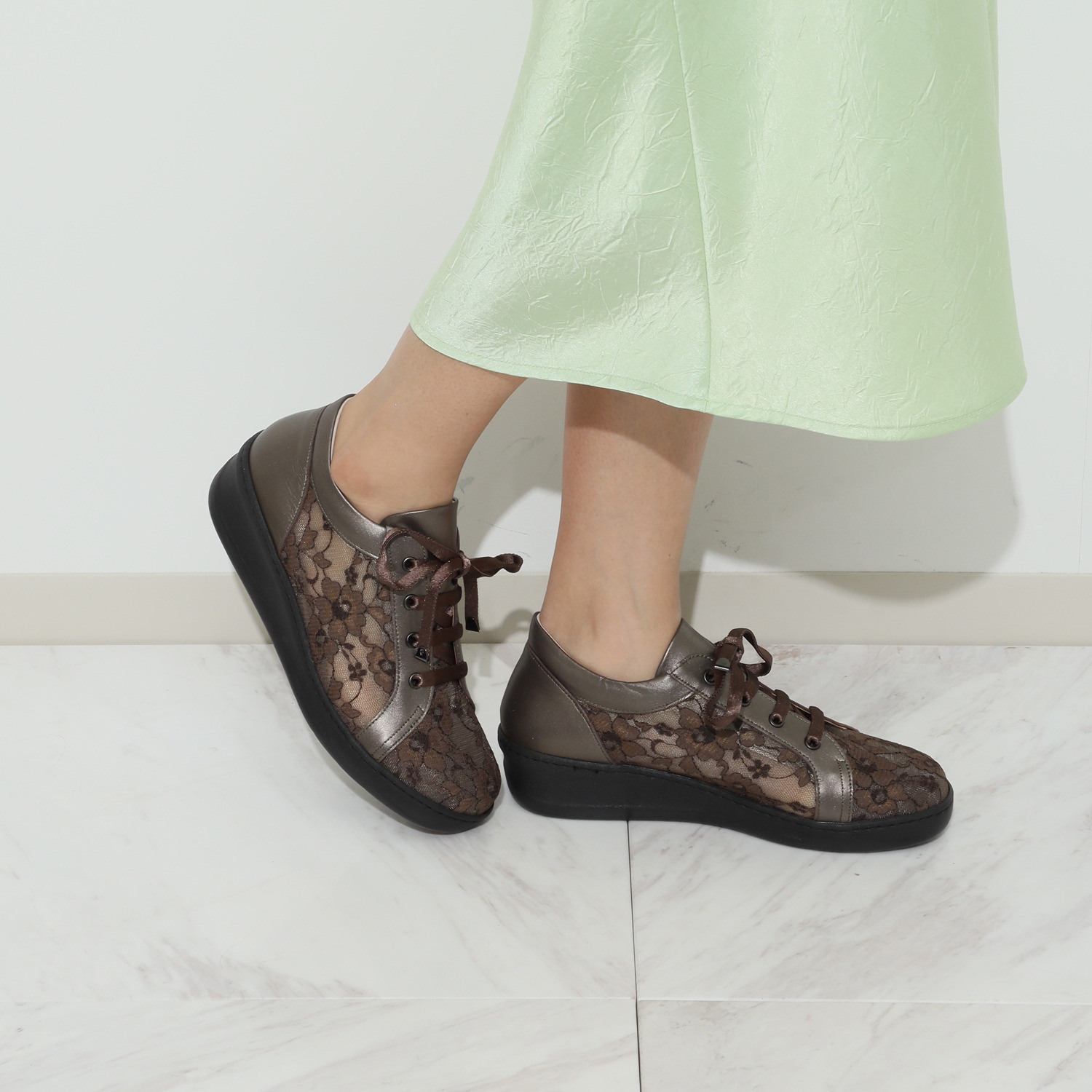 ミスキョウコ 日本製 ソフト牛革 フラワーレース オパンケスニーカー