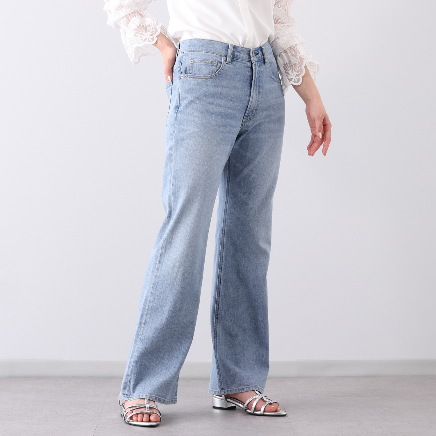 ピカデリー ソフトデニム セミフレアーパンツ