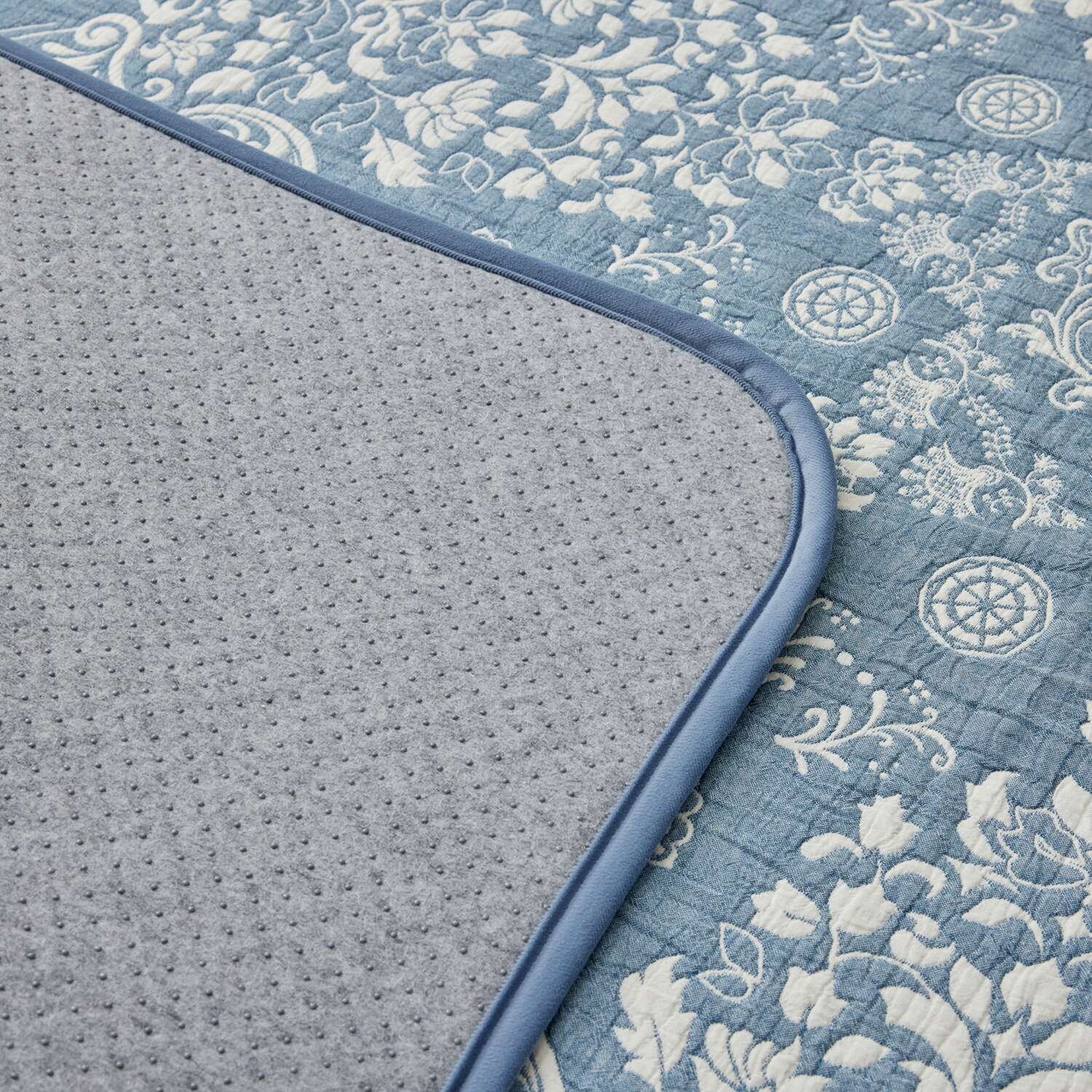 スワトウ刺しゅう協会 認定デザイン 綿１００％ラグ ＜１３０×１９０ｃｍ＞