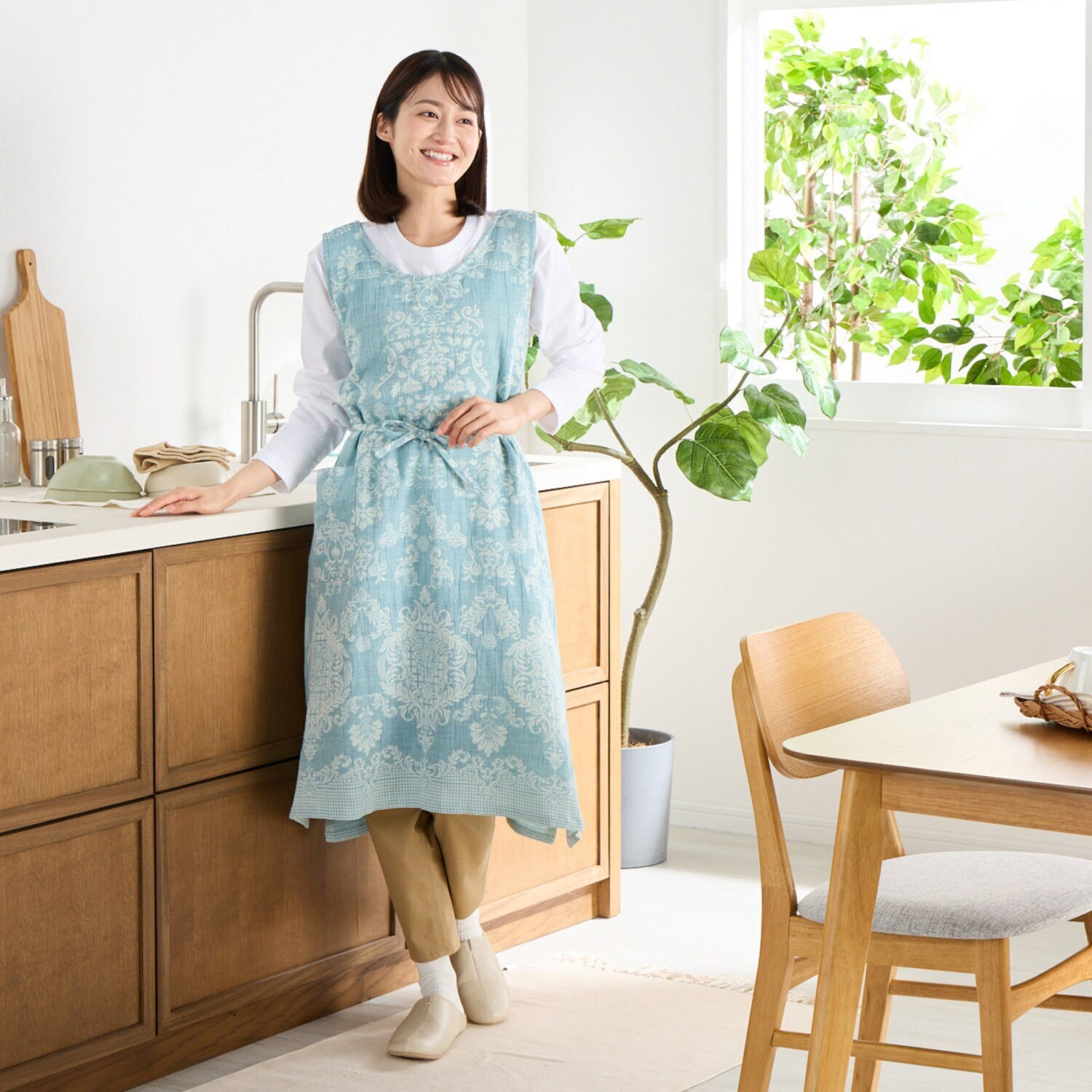 スワトウ刺しゅう協会 認定デザイン エプロンドレス