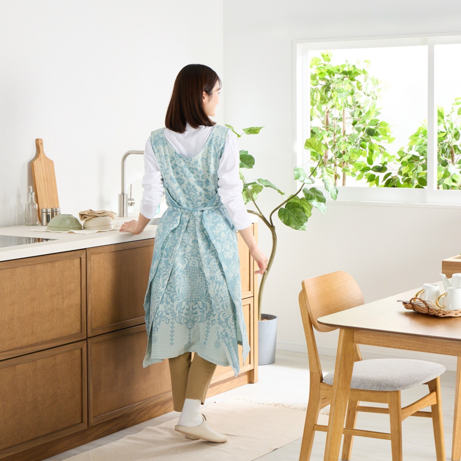 スワトウ刺しゅう協会 認定デザイン エプロンドレス