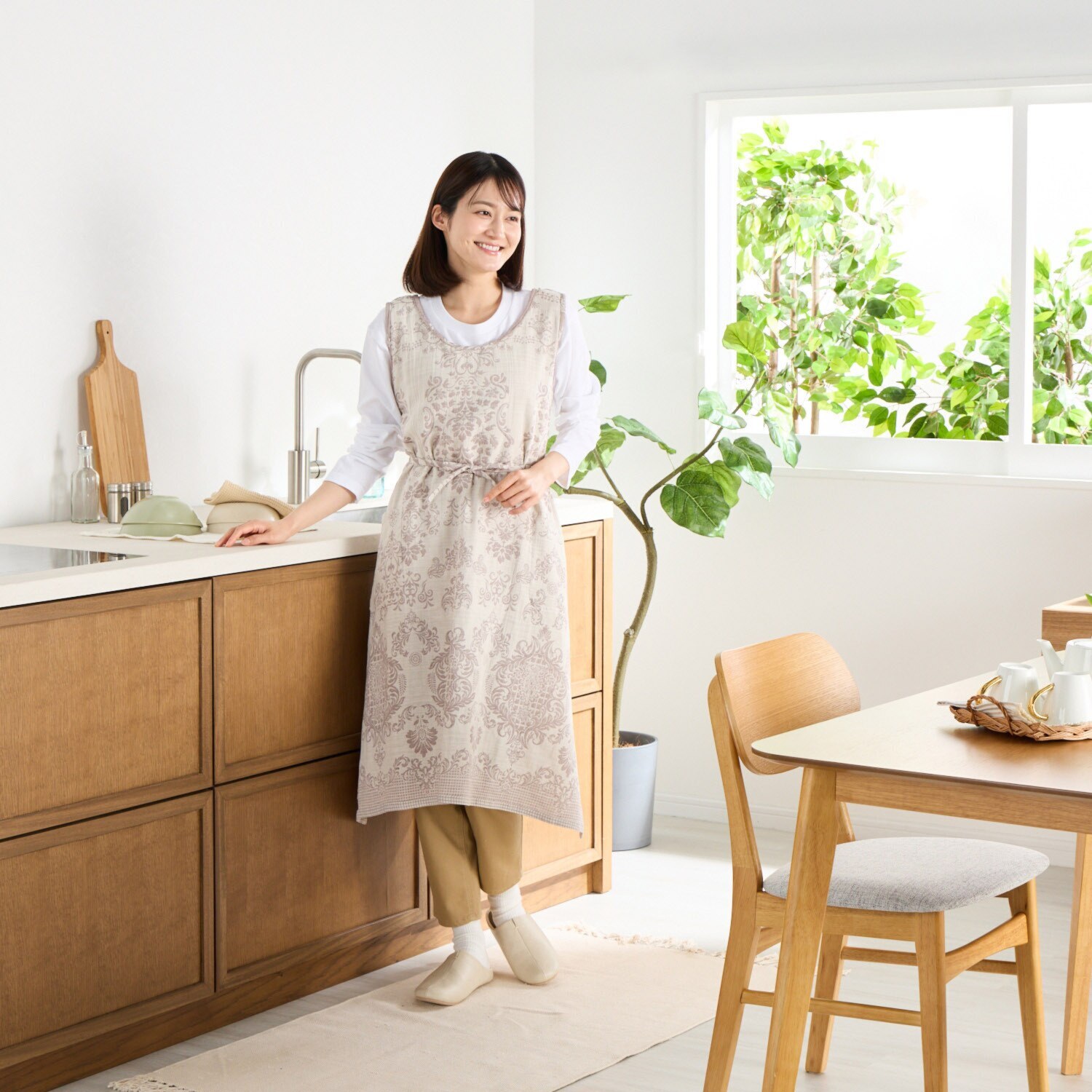 スワトウ刺しゅう協会 認定デザイン エプロンドレス