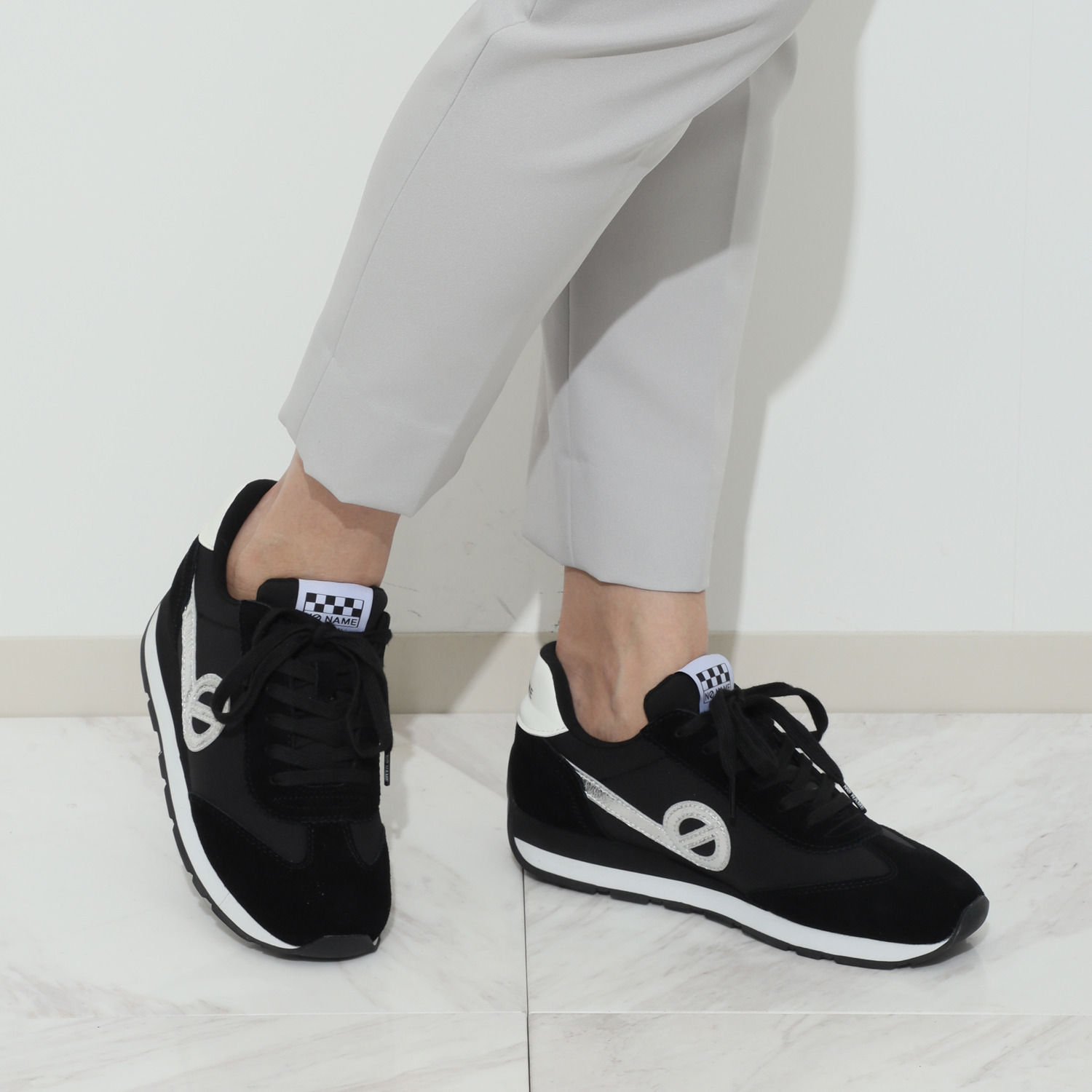 ノーネーム モノトーンスニーカー “シティランジョガー”