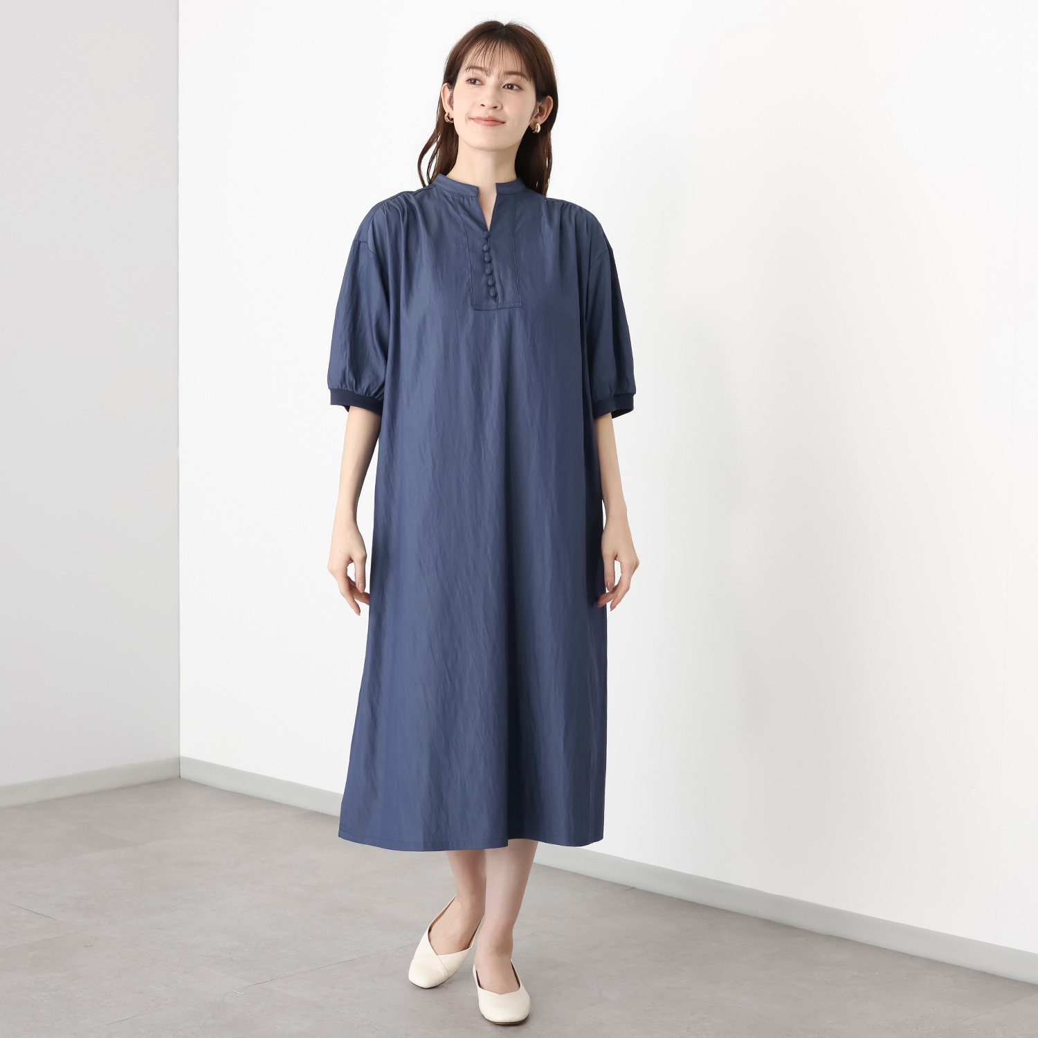２１２キッチンストア すっきりシルエット 包みボタン ワンピース