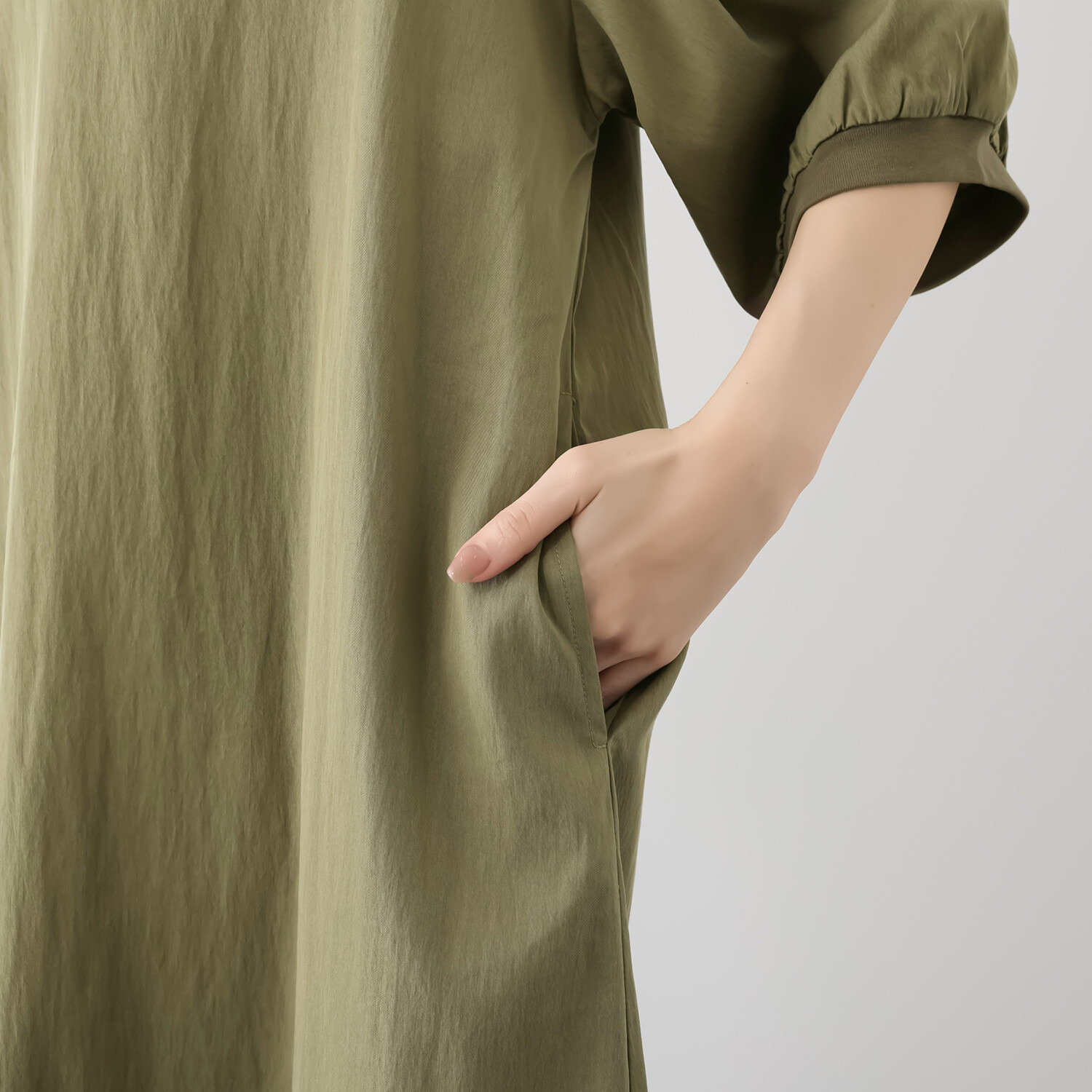 ２１２キッチンストア すっきりシルエット 包みボタン ワンピース