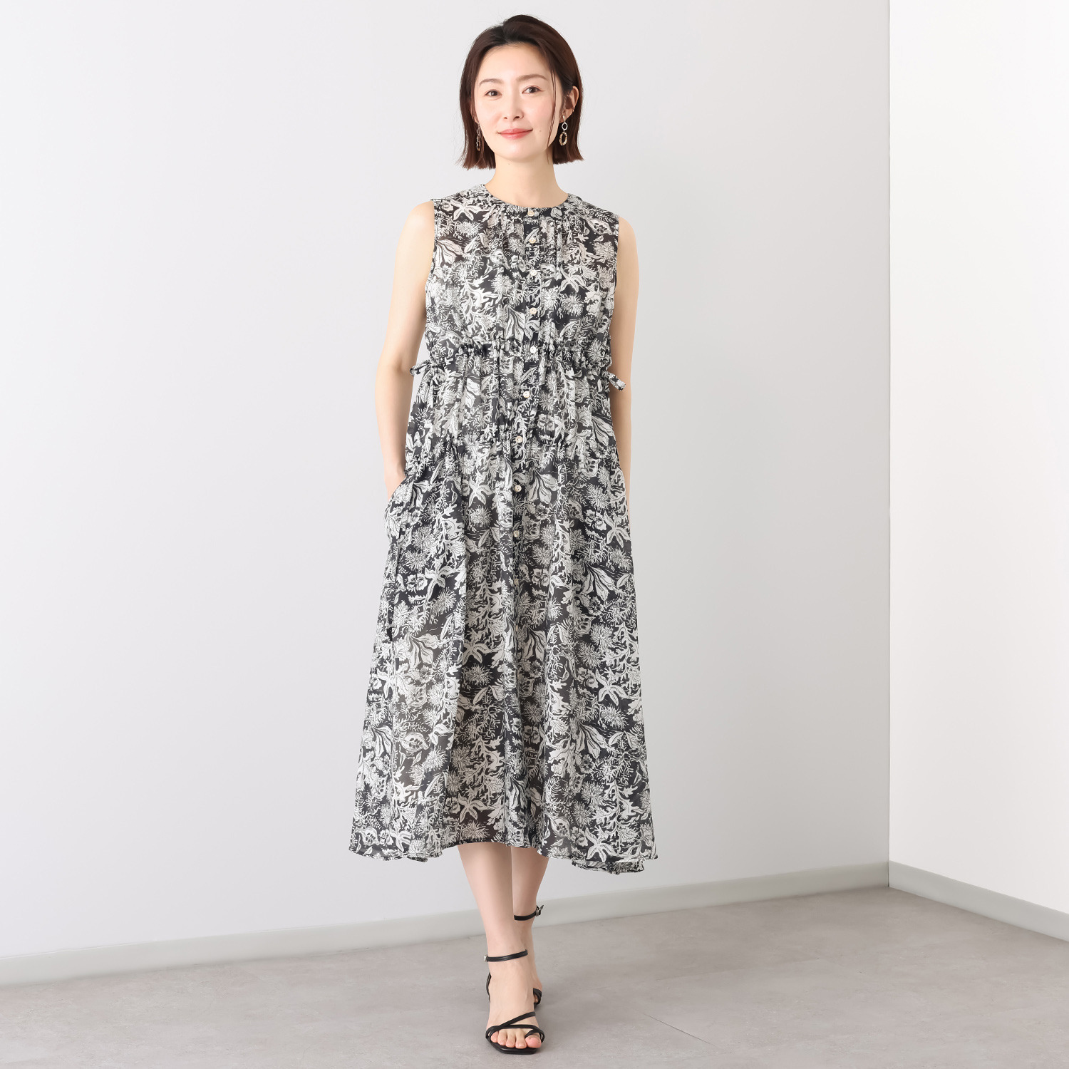 キリ　エ　キリ シャーリングデザイン プリントワンピース