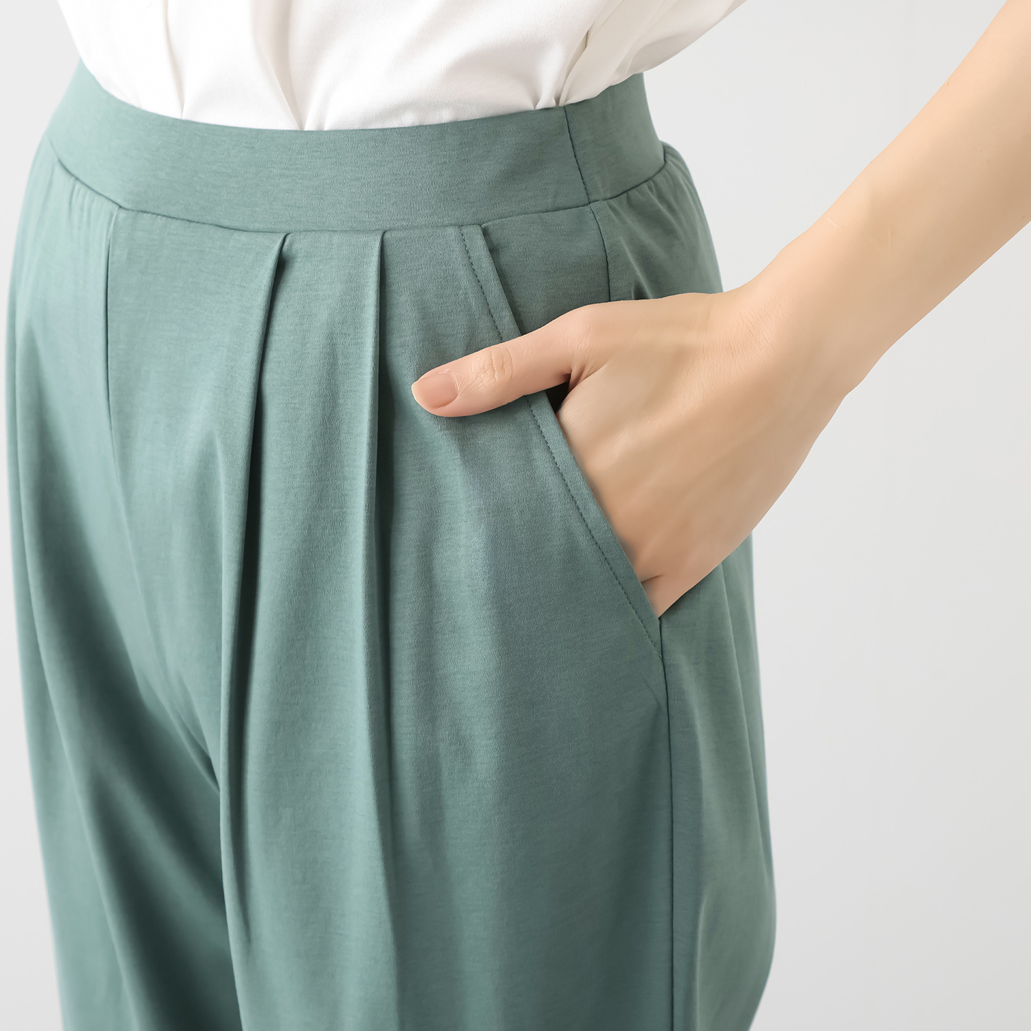 バーチ　ドゥエ 接触冷感 ギザ超長綿ブレンド シルケットスムース ツータック テーパードパンツ
