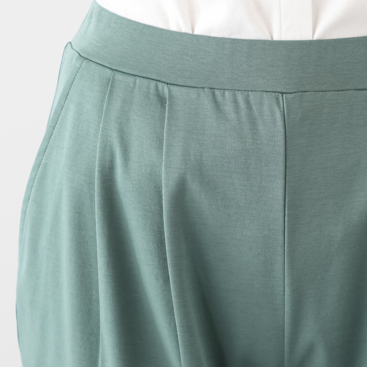 バーチ　ドゥエ 接触冷感 ギザ超長綿ブレンド シルケットスムース ツータック テーパードパンツ