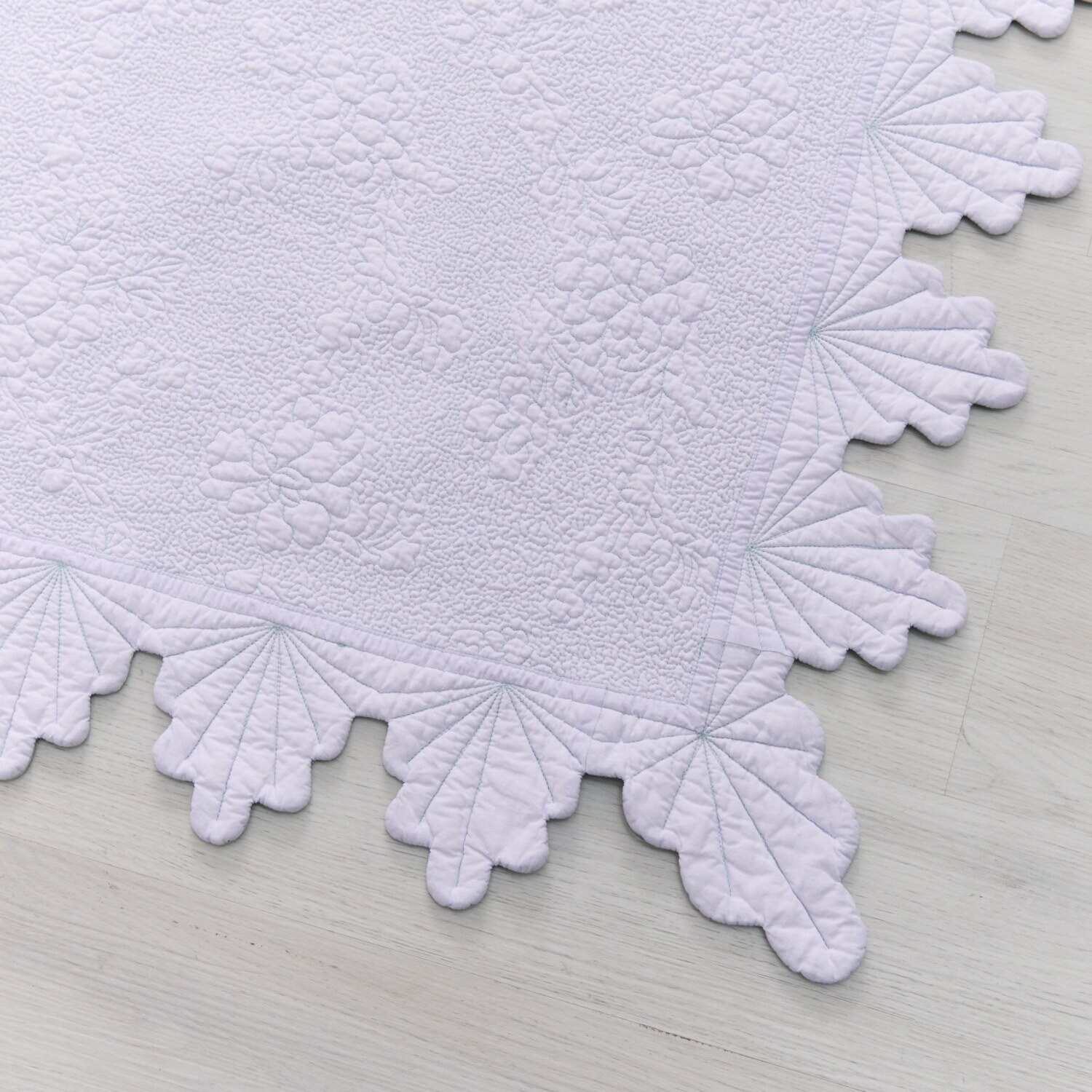 ラ・コトンメルル 綿が気持ちいい マスカットスカラップ キルトマルチカバー ＜１９０×２４０ｃｍ＞