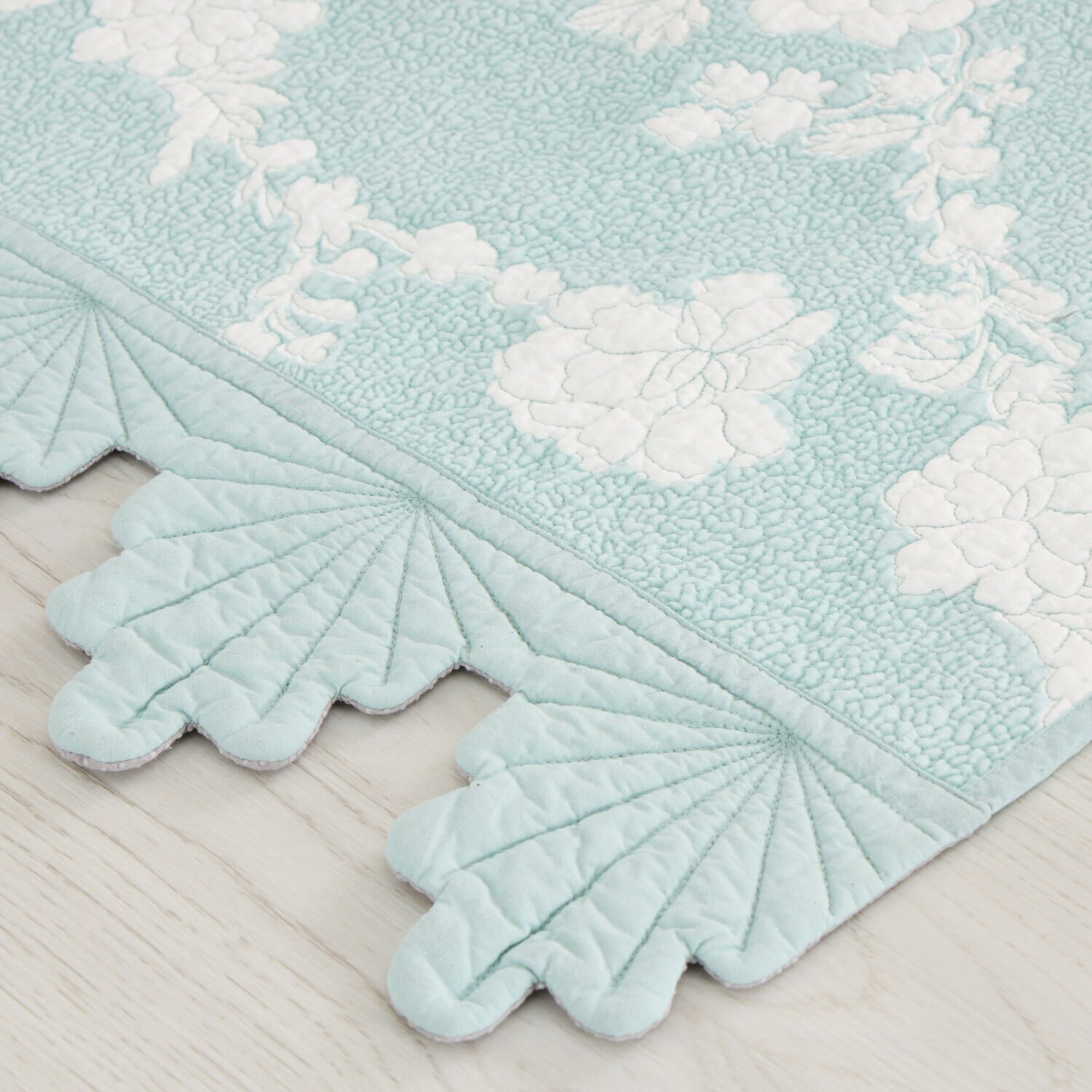 ラ・コトンメルル 綿が気持ちいい マスカットスカラップ キルトロングマット ＜５０×１８０ｃｍ＞