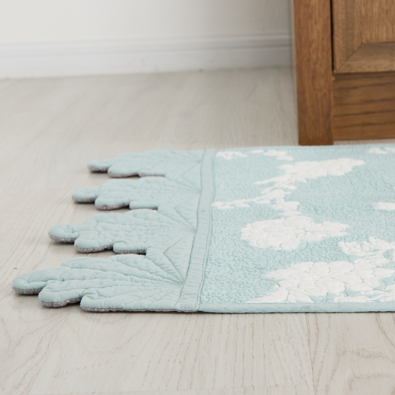 ラ・コトンメルル 綿が気持ちいい マスカットスカラップ キルトロングマット ＜５０×１８０ｃｍ＞