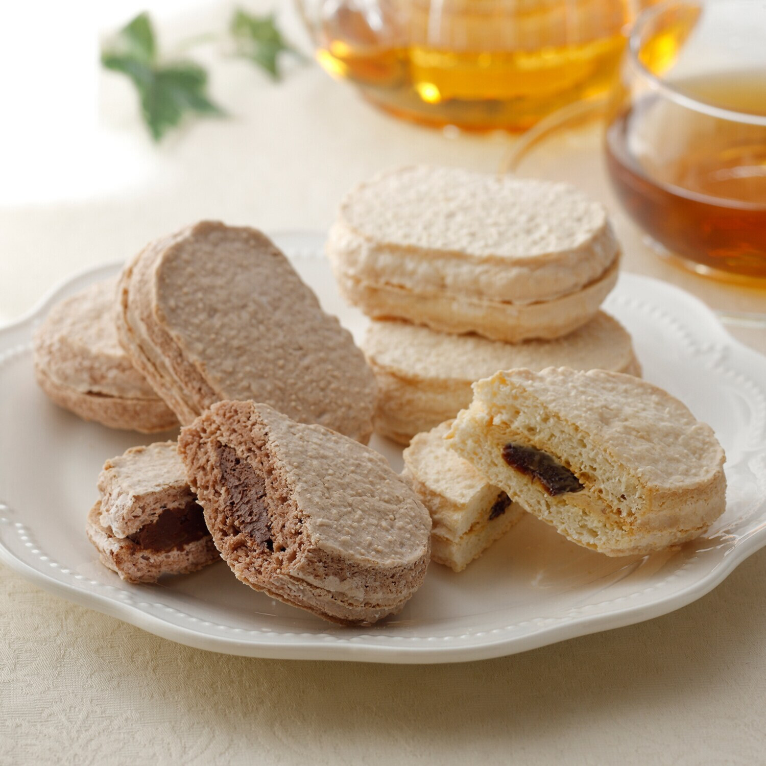 贅沢な味わい 濃厚クリームの ダックワーズ （ラムレーズン＆ショコラ）